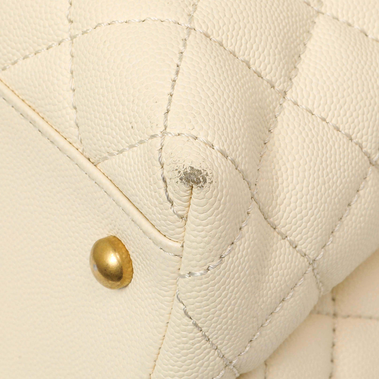 Chanel Ivory Quilted Caviar Lizard Medium Coco Handle Handbags Chanel