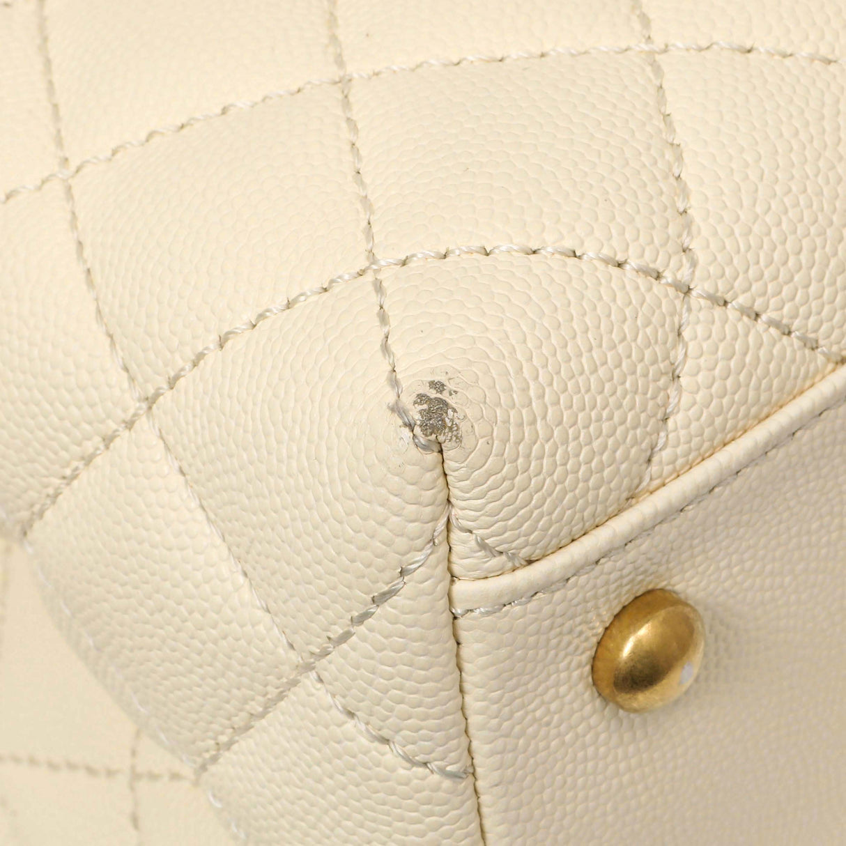 Chanel Ivory Quilted Caviar Lizard Medium Coco Handle Handbags Chanel