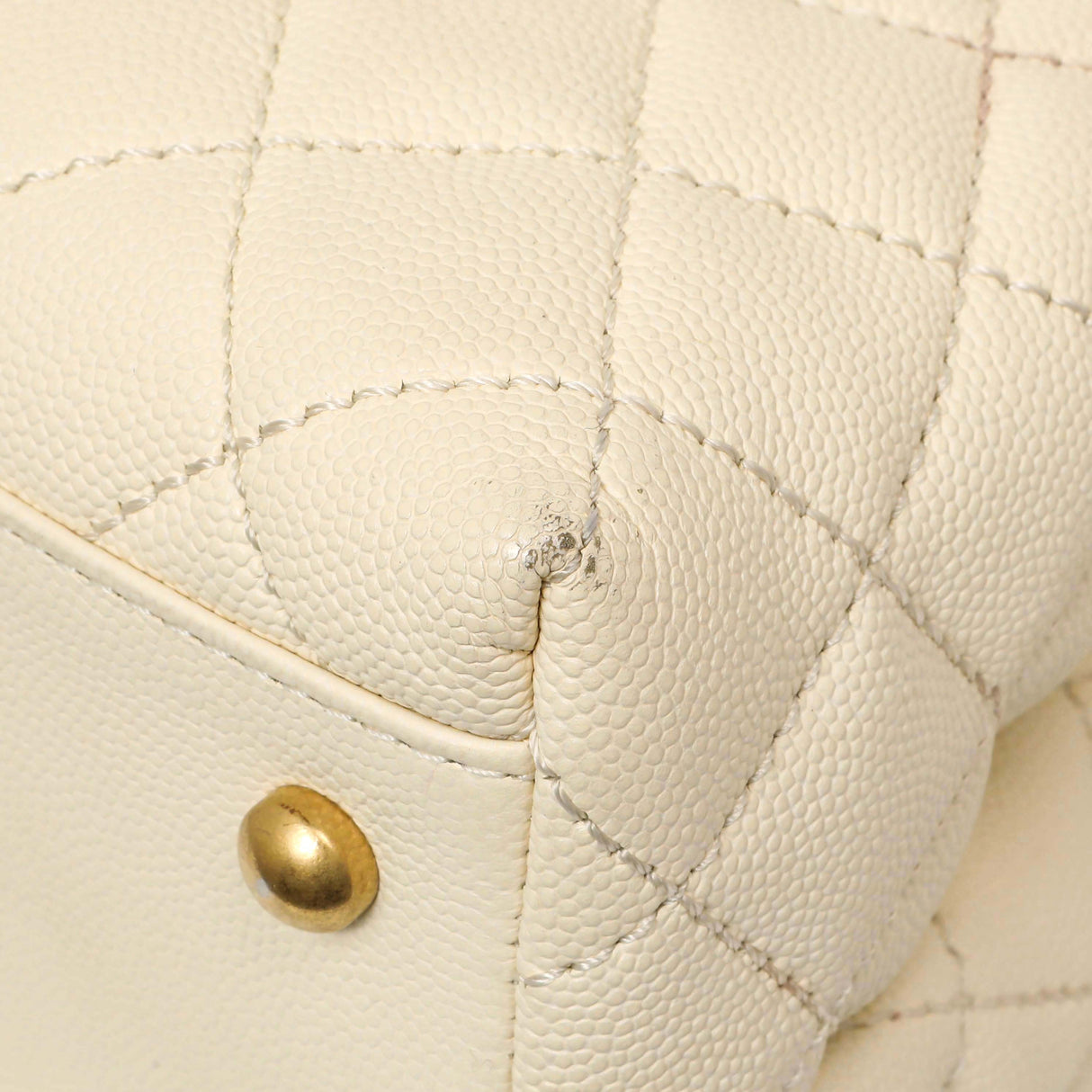 Chanel Ivory Quilted Caviar Lizard Medium Coco Handle Handbags Chanel