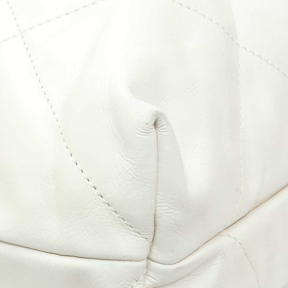 Chanel White Shiny Calfskin Large Chanel 22 Handbags Chanel