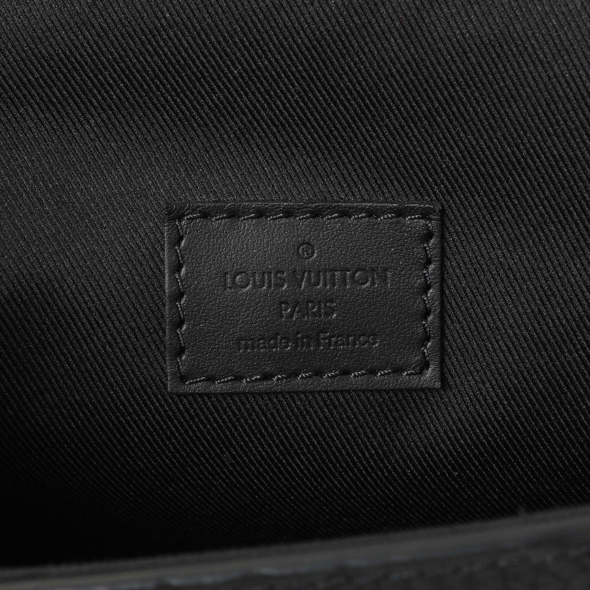 Louis Vuitton Black Taurillon Monogram Steamer Wearable Wallet Handbags Louis Vuitton