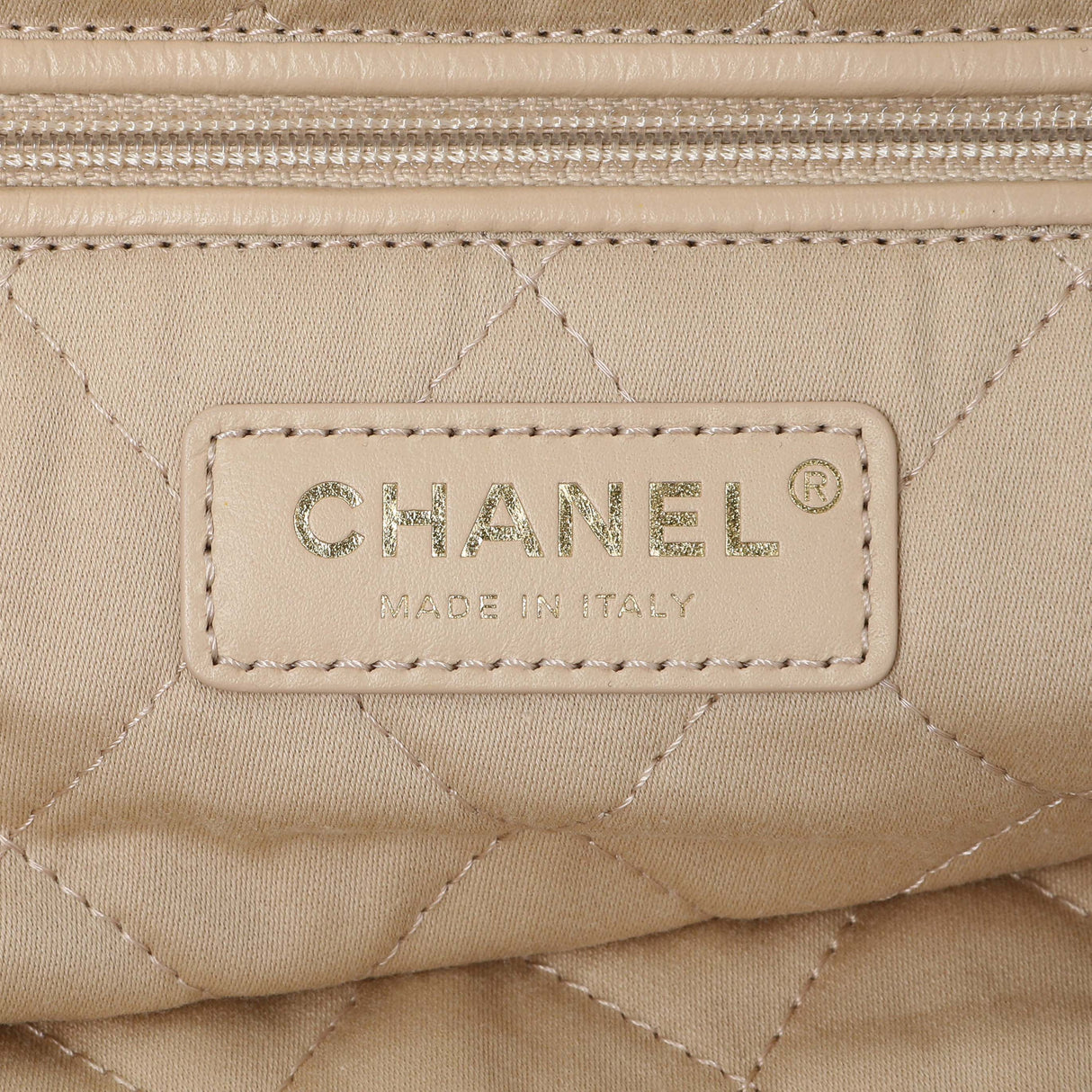 Chanel White Shiny Calfskin Large Chanel 22 Handbags Chanel