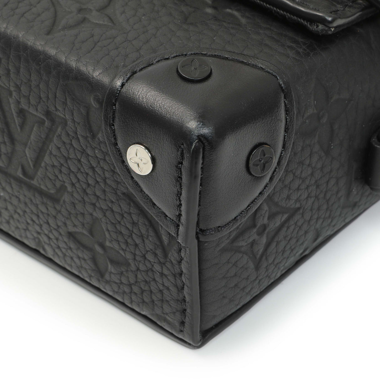 Louis Vuitton Black Taurillon Monogram Steamer Wearable Wallet Handbags Louis Vuitton