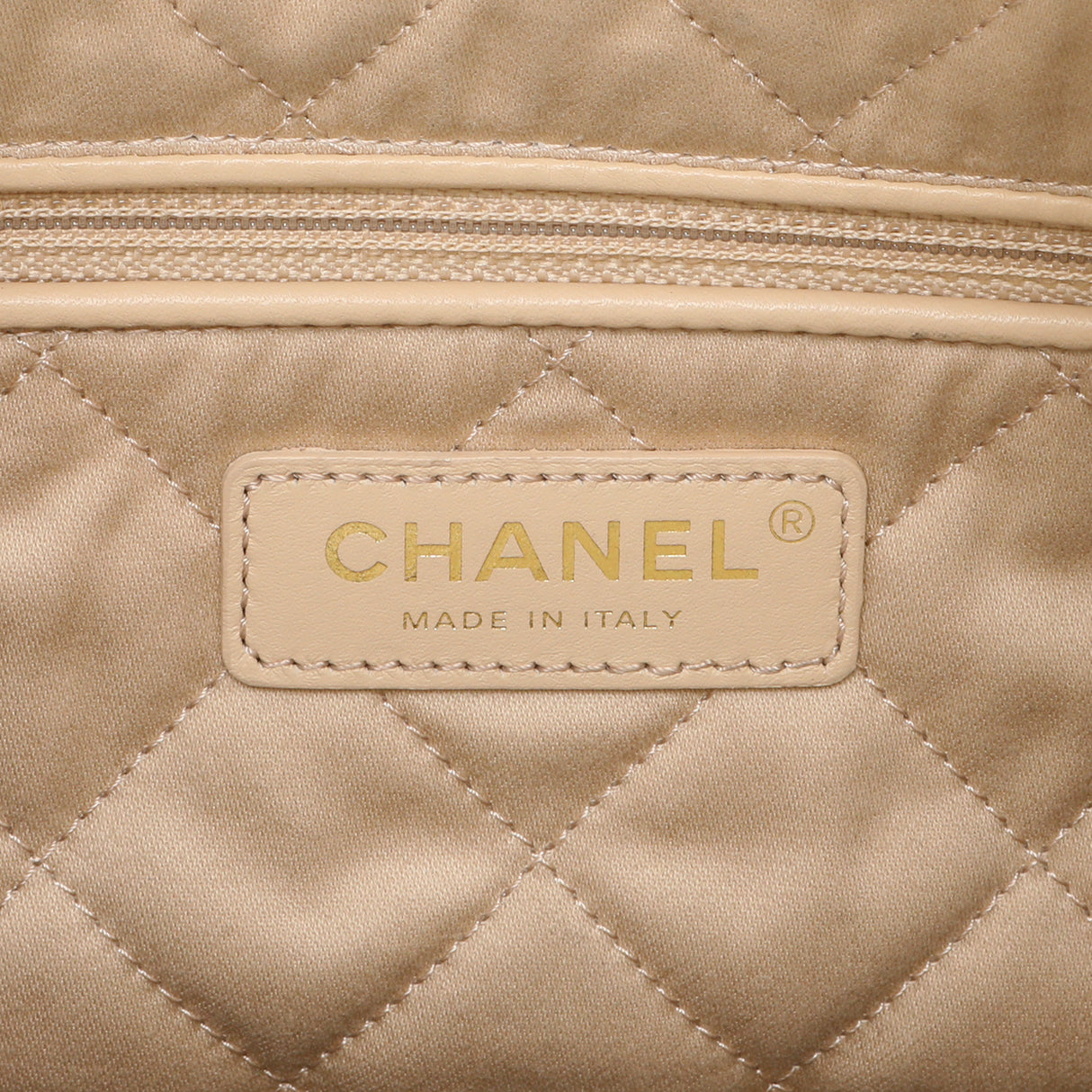 Chanel White Shiny Quilted Calfskin Small Chanel 22 Handbags Chanel