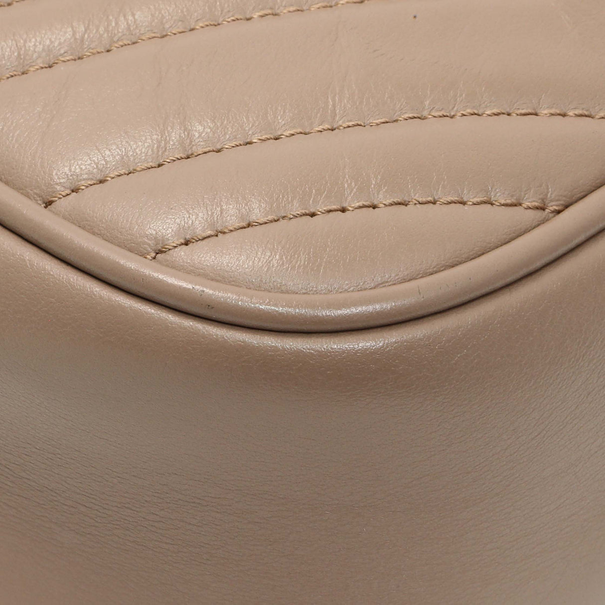 Gucci Porcelain Rose Calfskin Matelasse Small GG Marmont Chain Shoulder Bag Handbags Gucci