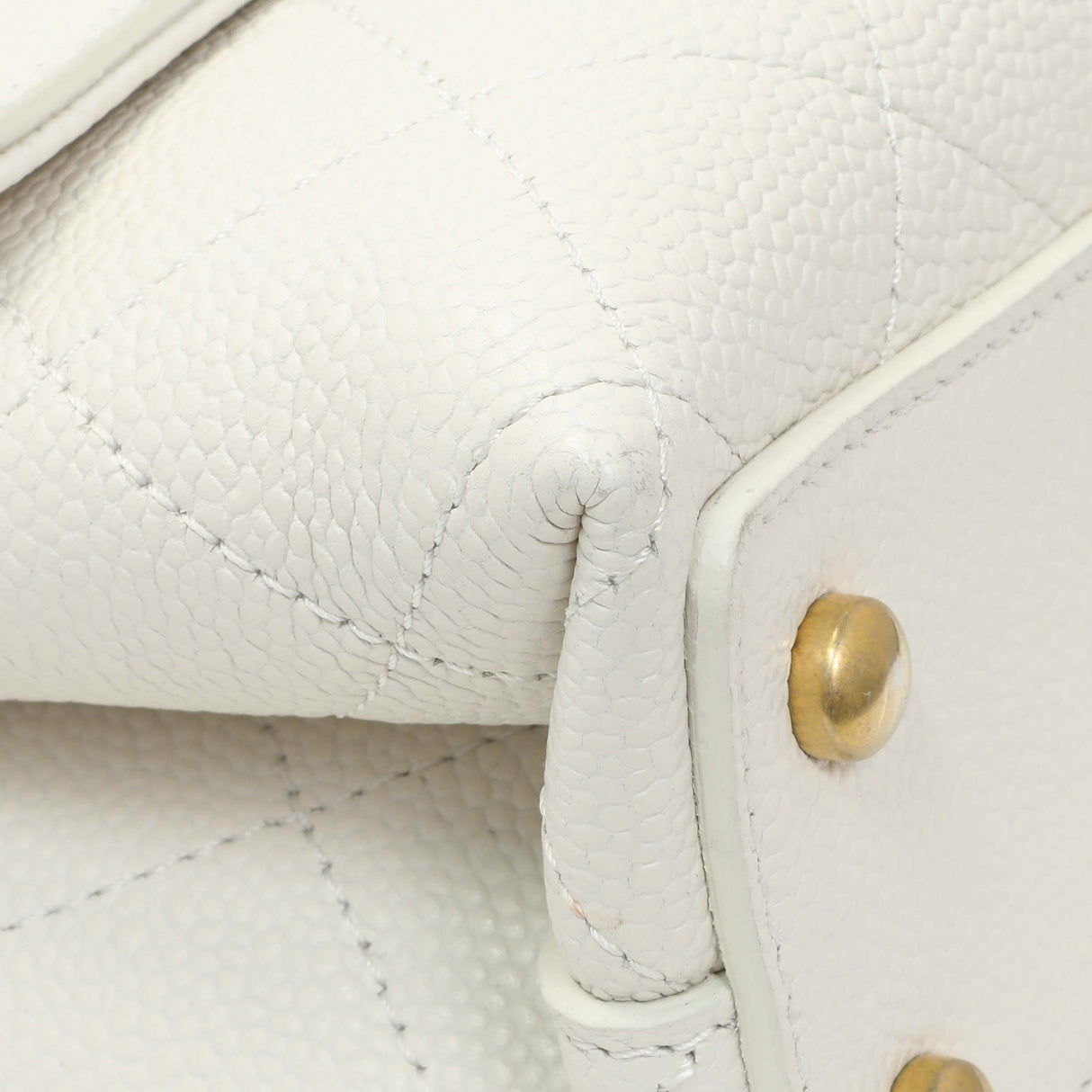 -6 items Wed June 24 ⬆️- Chanel White Quilted Caviar Chic Affinity Flap Handbags Chanel