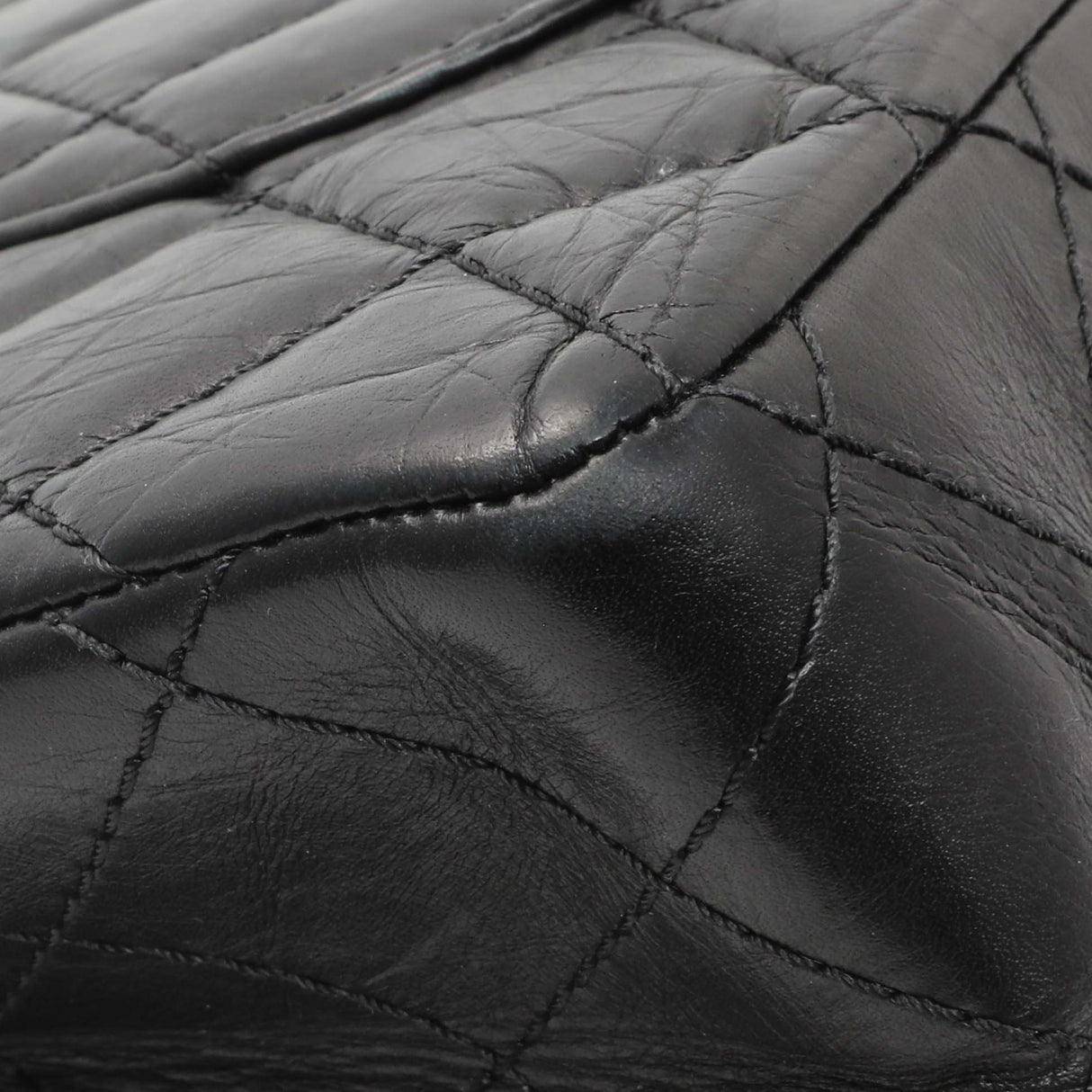 Chanel Black Quilted Aged Calfskin 2.55 Reissue 226 Flap Handbags Chanel