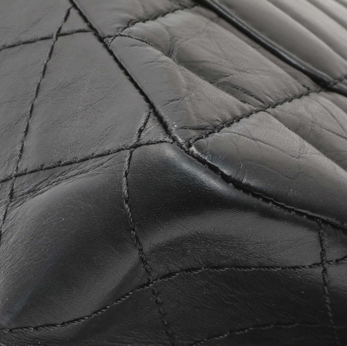 Chanel Black Quilted Aged Calfskin 2.55 Reissue 226 Flap Handbags Chanel