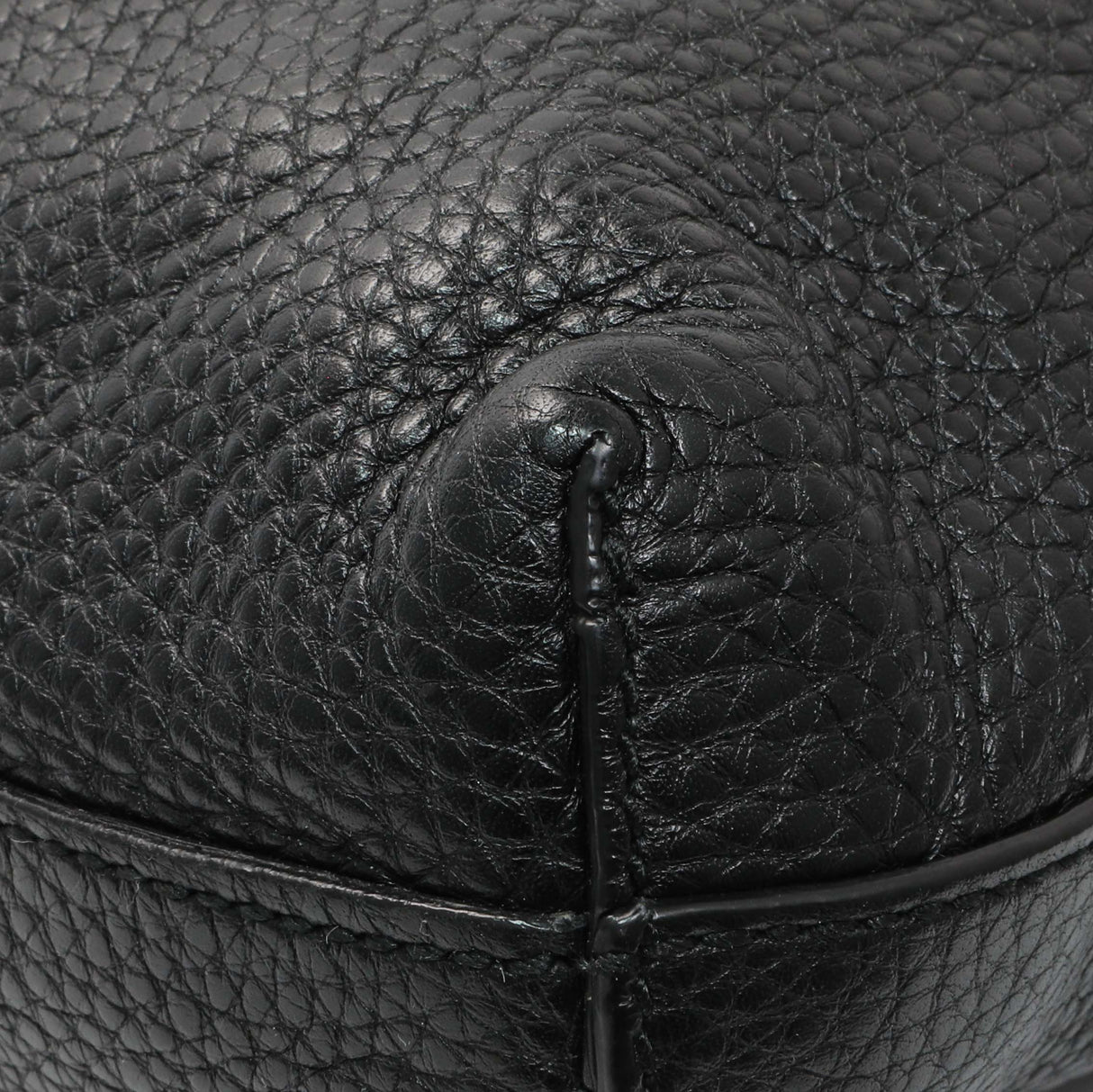 Gucci Black Pebbled Calfskin Medium Soho Messenger Bag