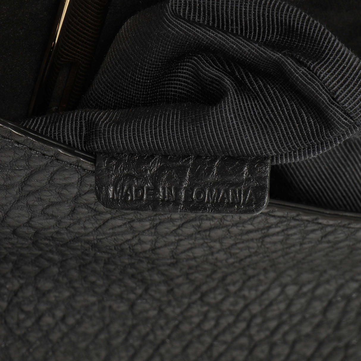 Burberry Black Grained Calfskin Mildenhall Crossbody Handbags Burberry