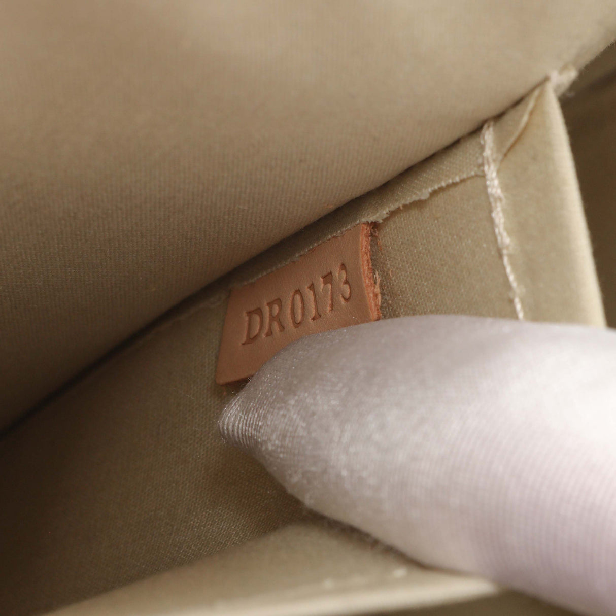 Louis Vuitton Blanc Corail Vernis Brea MM Handbags Louis Vuitton