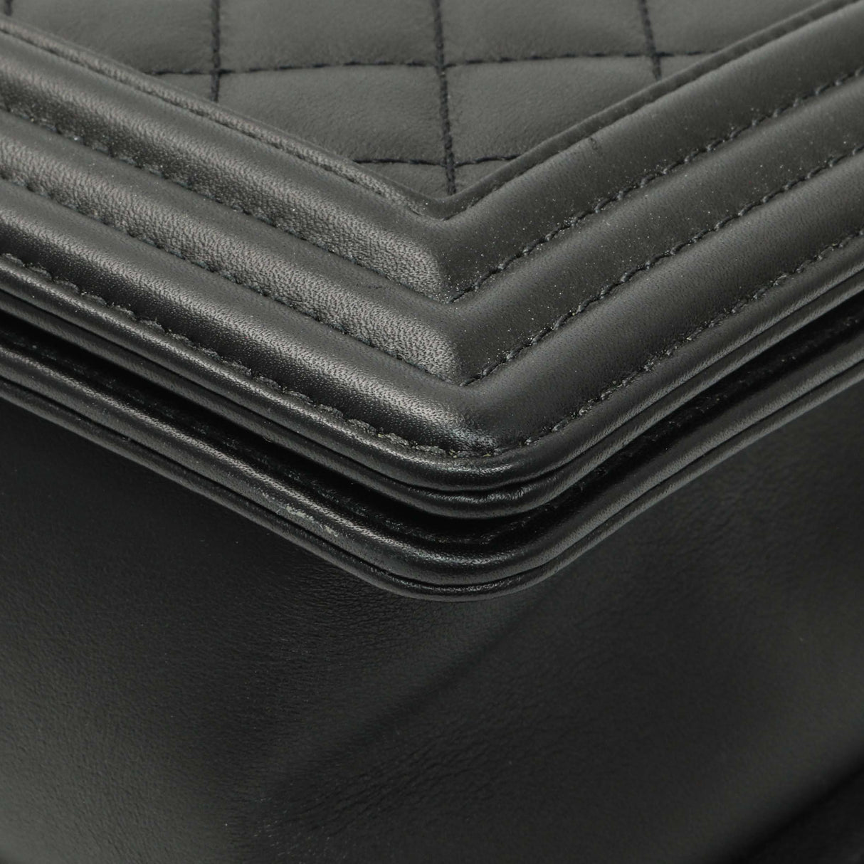 Chanel Black Quilted Calfskin New Medium Boy Flap Handbags Chanel