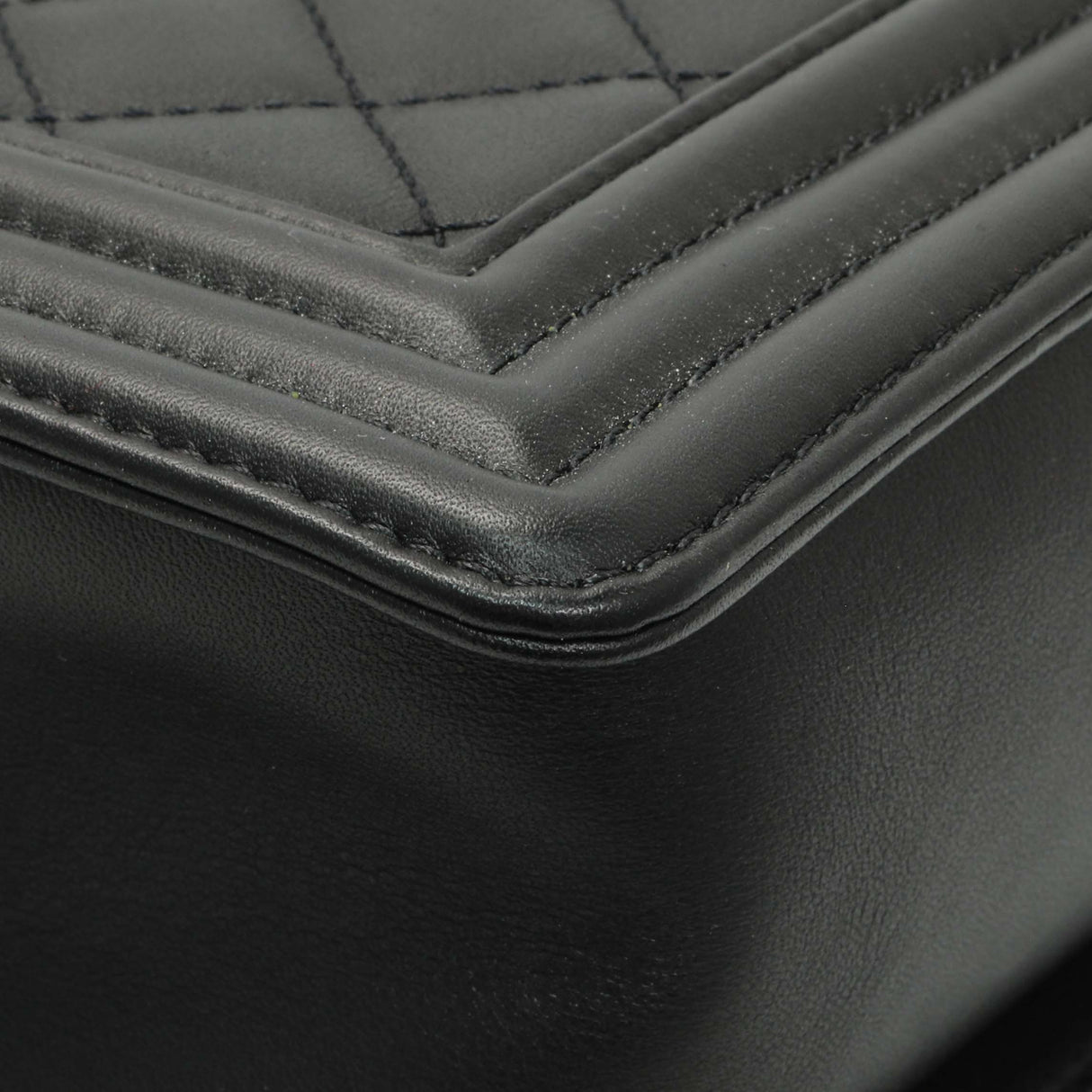Chanel Black Quilted Calfskin New Medium Boy Flap Handbags Chanel