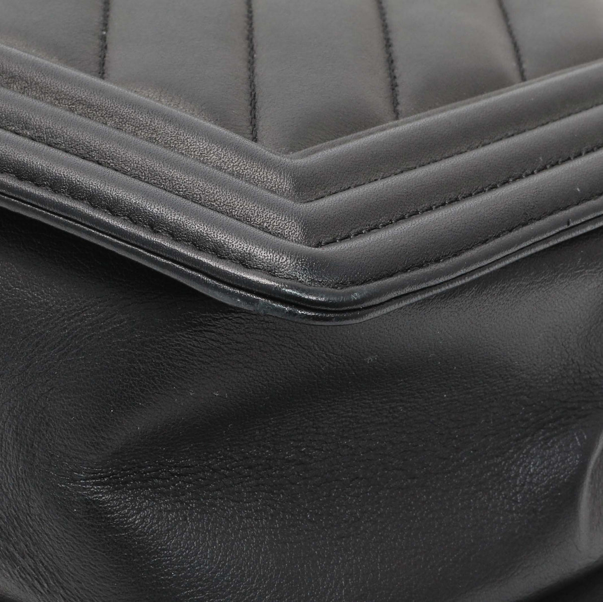 Chanel Lambskin Chevron Quilted New Medium Boy Flap Handbags Chanel