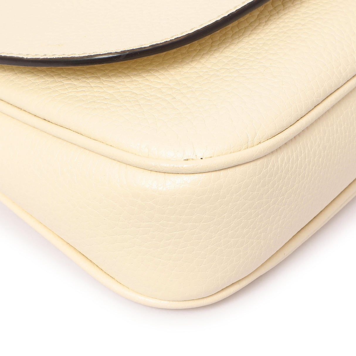 Gucci Ivory Pebbled Calfskin Medium Soho Flap Crossbody Handbags Gucci