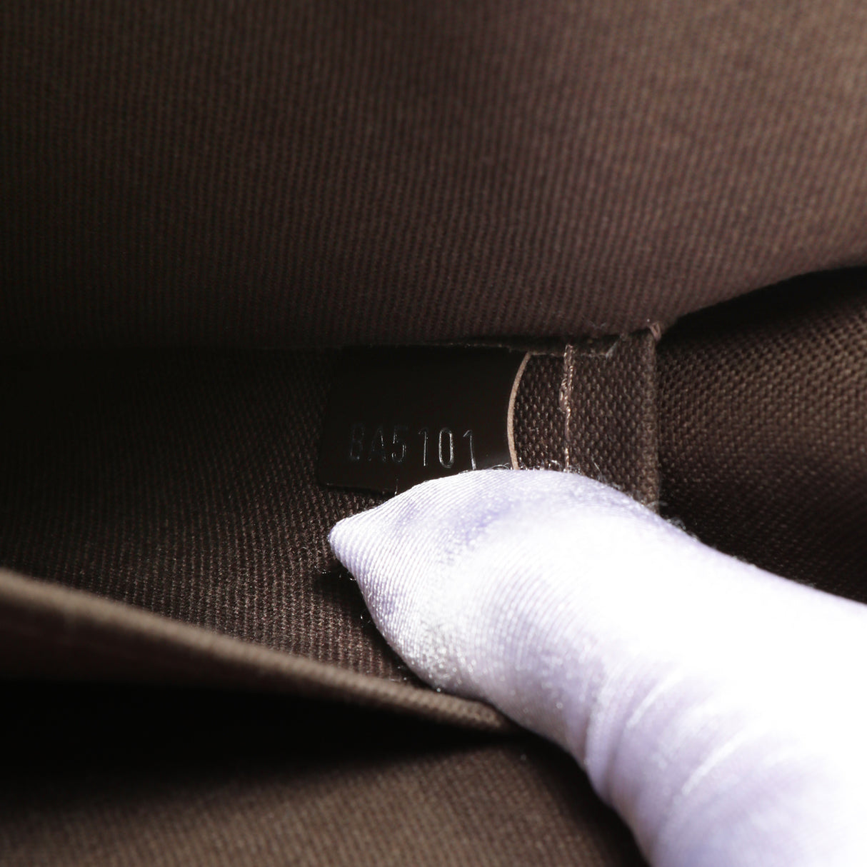 Louis Vuitton Brown Taiga Andrei Messenger Handbags Louis Vuitton