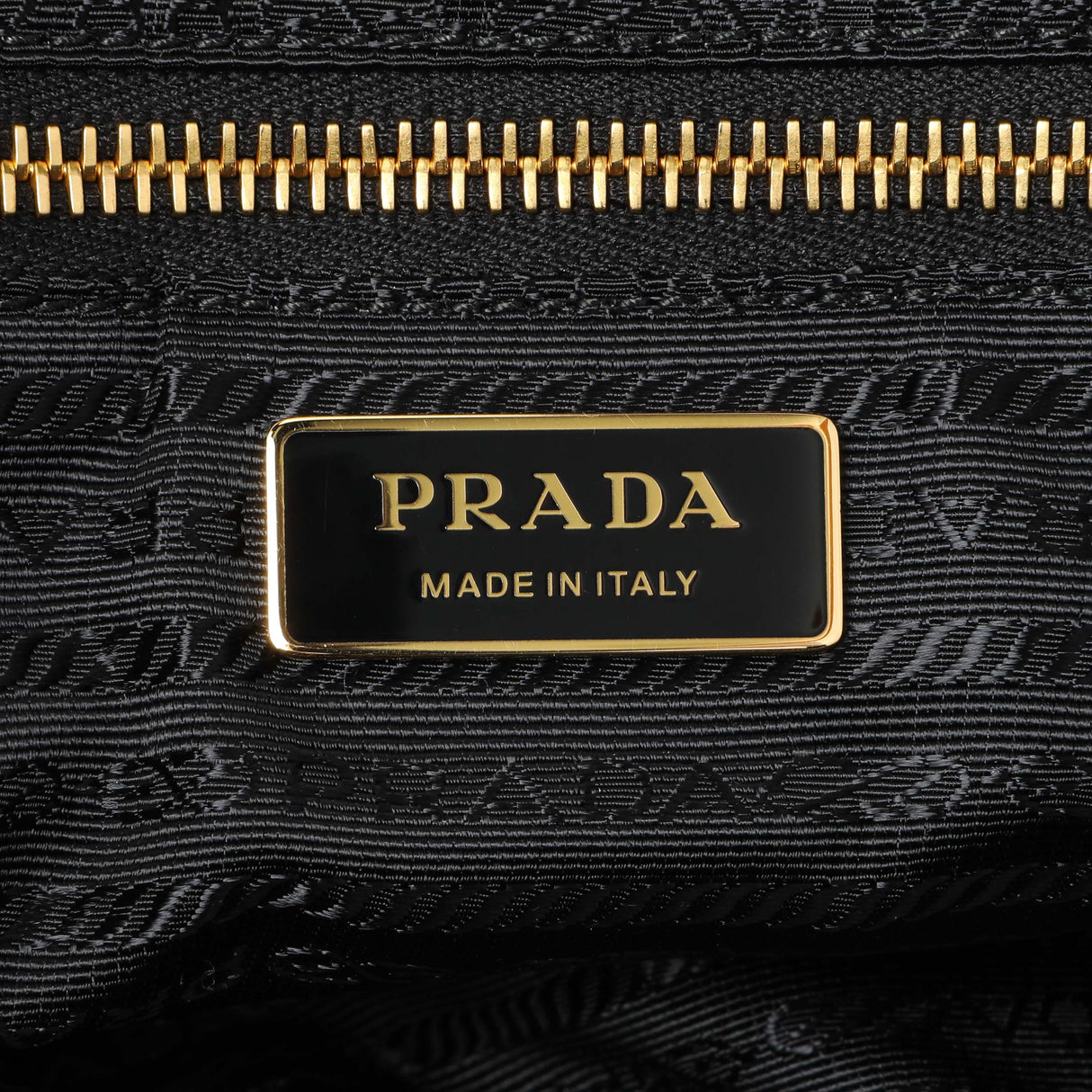 Prada Black Re-Nylon Triangle Stitched Re-Edition 1995 Chaine Large Shoulder Bag Handbags Prada