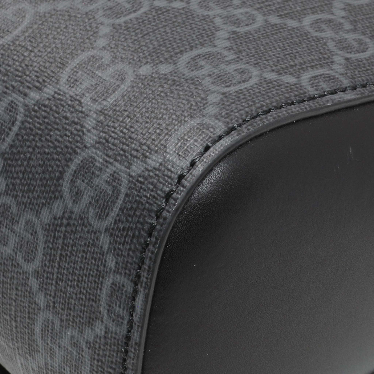 Gucci Black GG Supreme Monogram Medium Crossbody Messenger