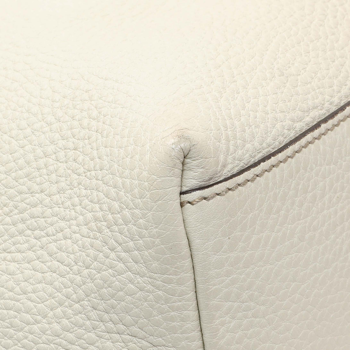 6 items ⬆️Gucci White Pebbled Calfskin Medium Soho Chain Shoulder Bag Handbags Gucci