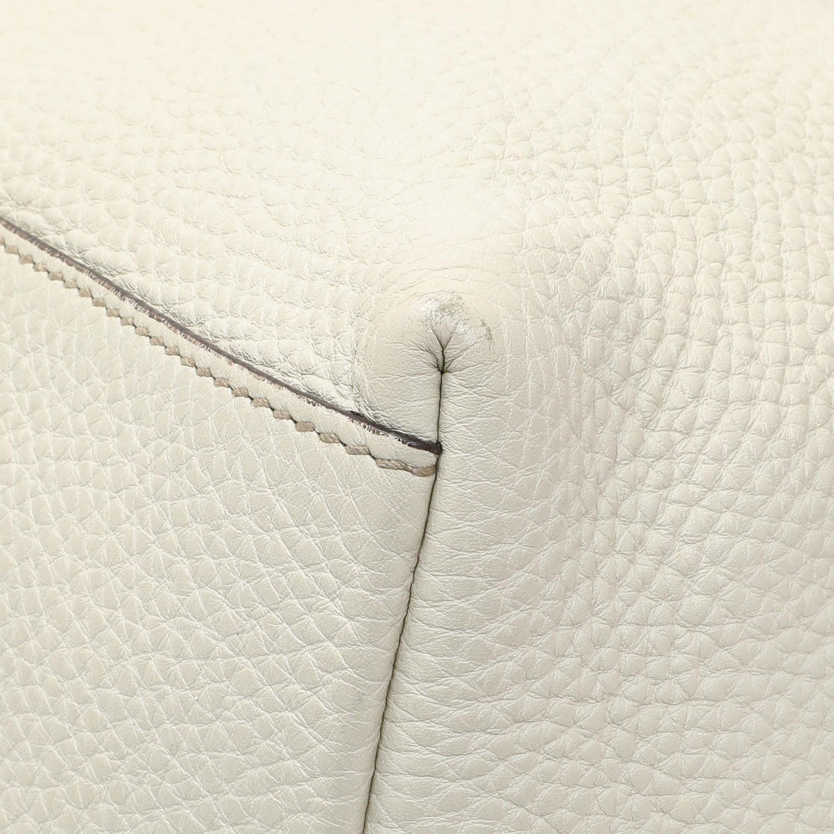 6 items ⬆️Gucci White Pebbled Calfskin Medium Soho Chain Shoulder Bag Handbags Gucci