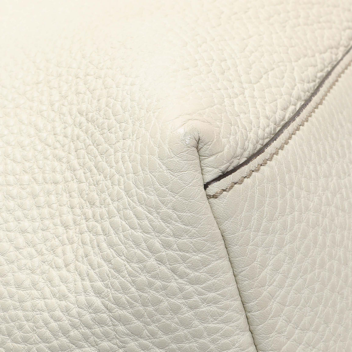 6 items ⬆️Gucci White Pebbled Calfskin Medium Soho Chain Shoulder Bag Handbags Gucci