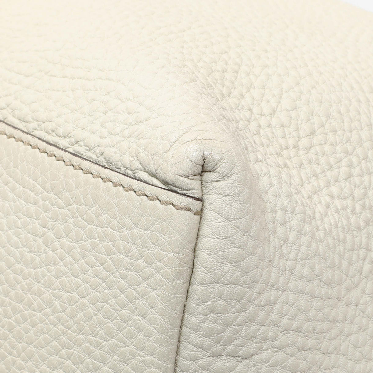 6 items ⬆️Gucci White Pebbled Calfskin Medium Soho Chain Shoulder Bag Handbags Gucci
