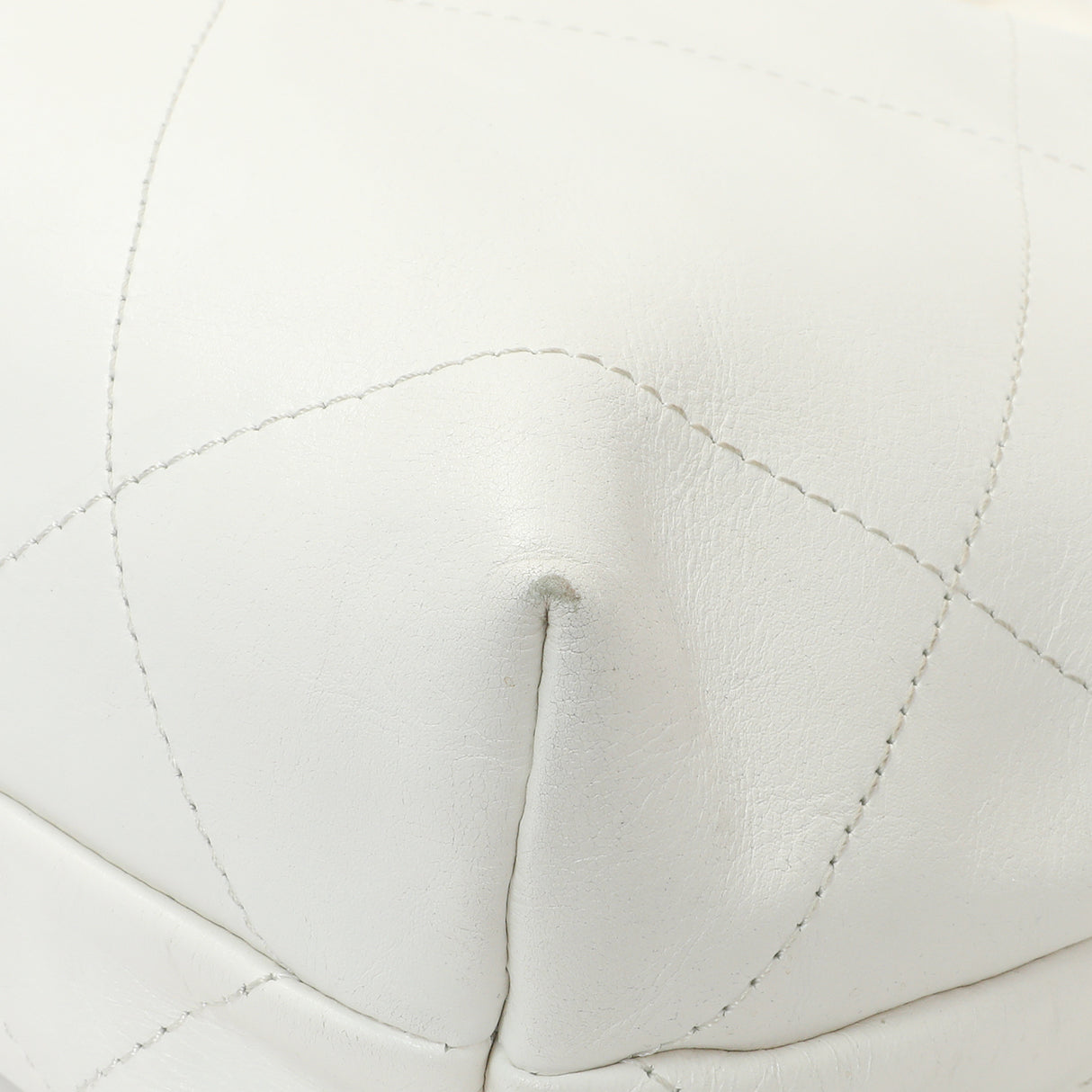 Chanel White Shiny Quilted Calfskin Small Chanel 22 Handbags Chanel