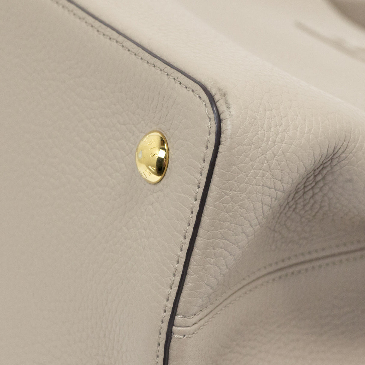 Louis Vuitton Taurillon Leather Capucines MM Handbags Louis Vuitton