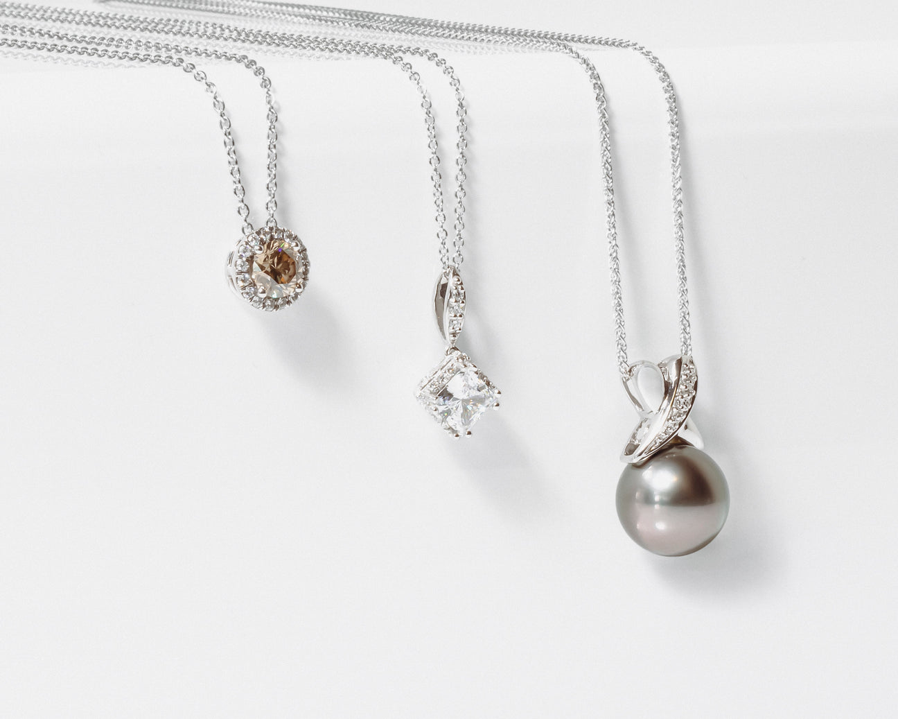 White Gold Necklaces and Pendants
