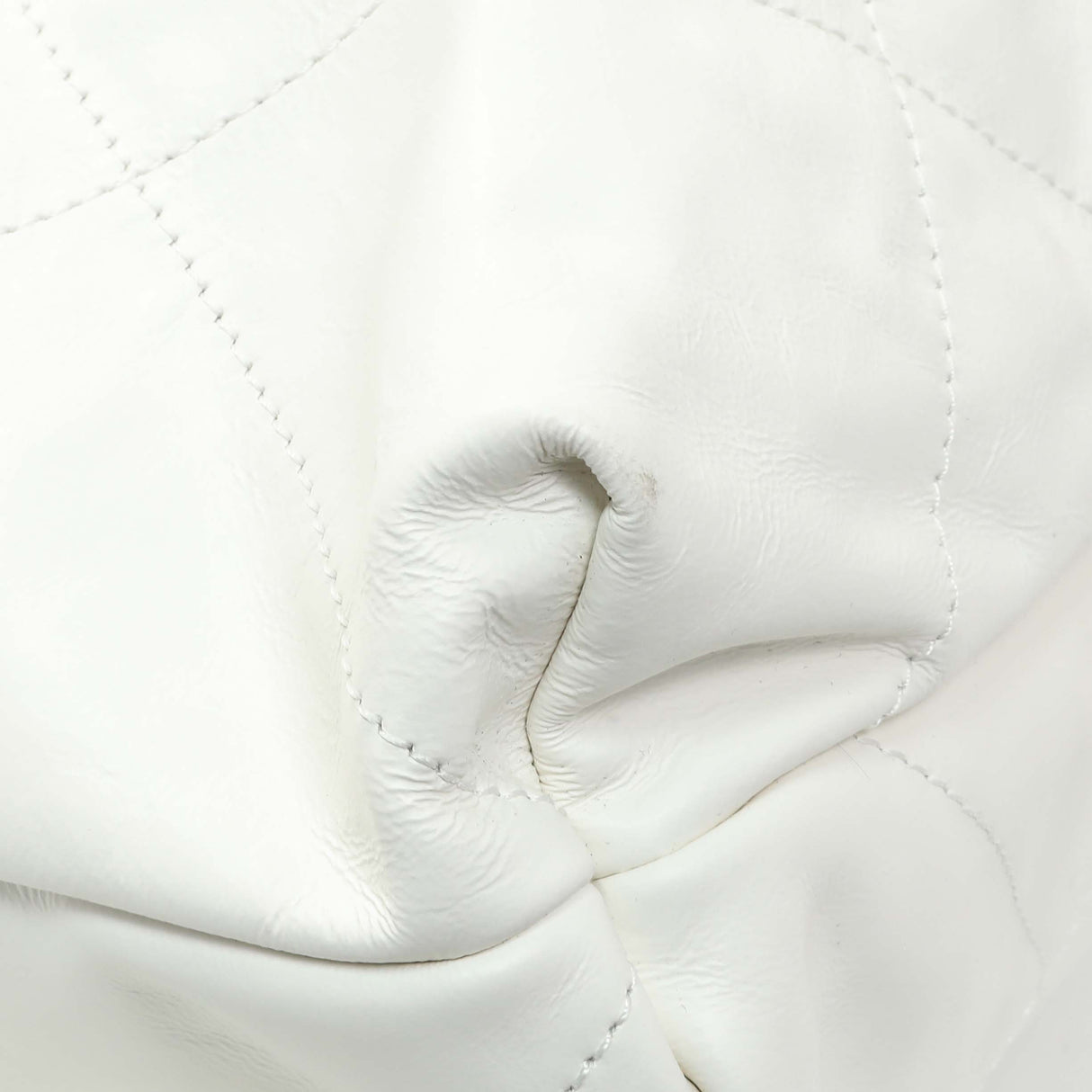 Chanel White Shiny Calfskin Large Chanel 22 Handbags Chanel