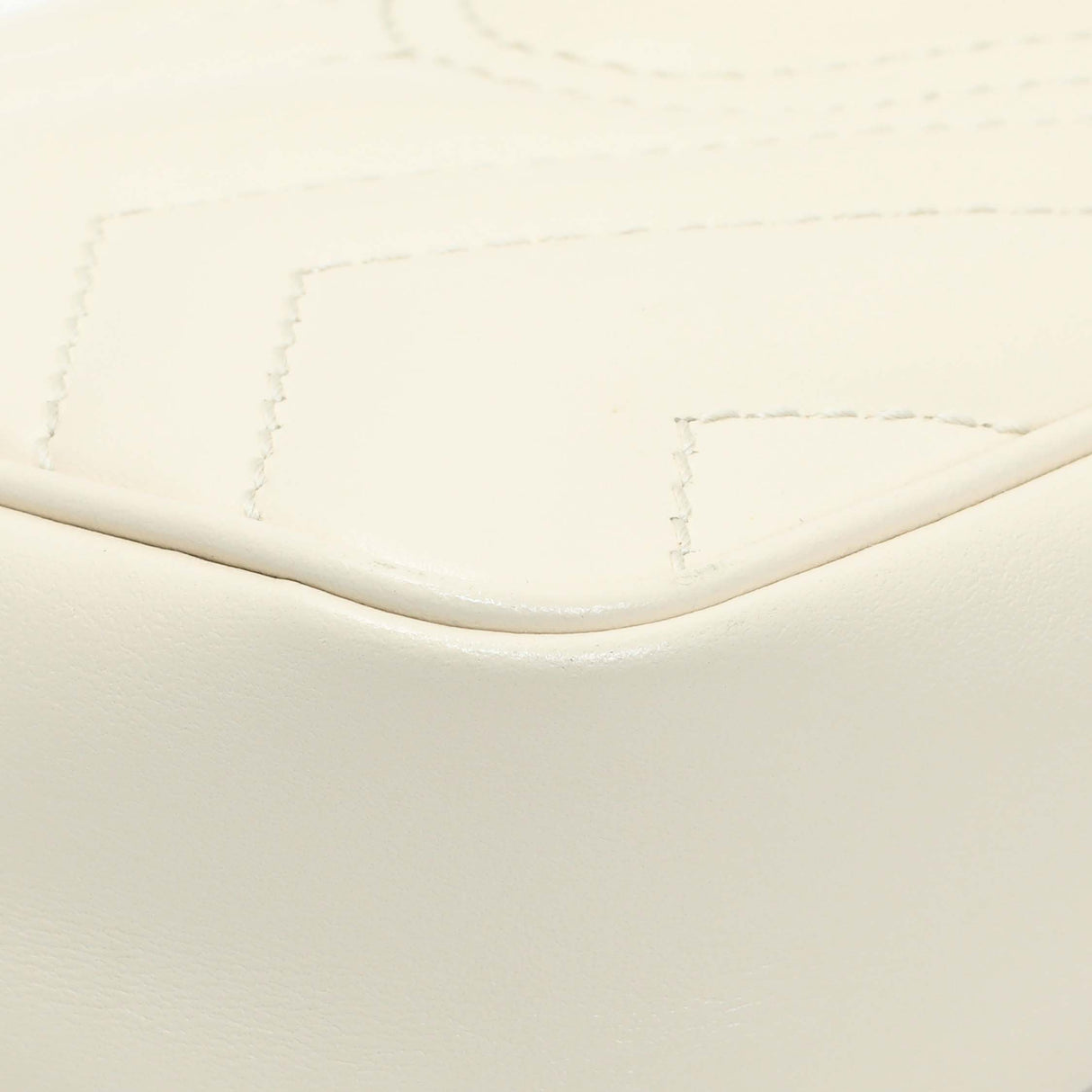 Gucci White Calfskin Matelasse Super Mini GG Marmont Shoulder Bag Handbags Gucci