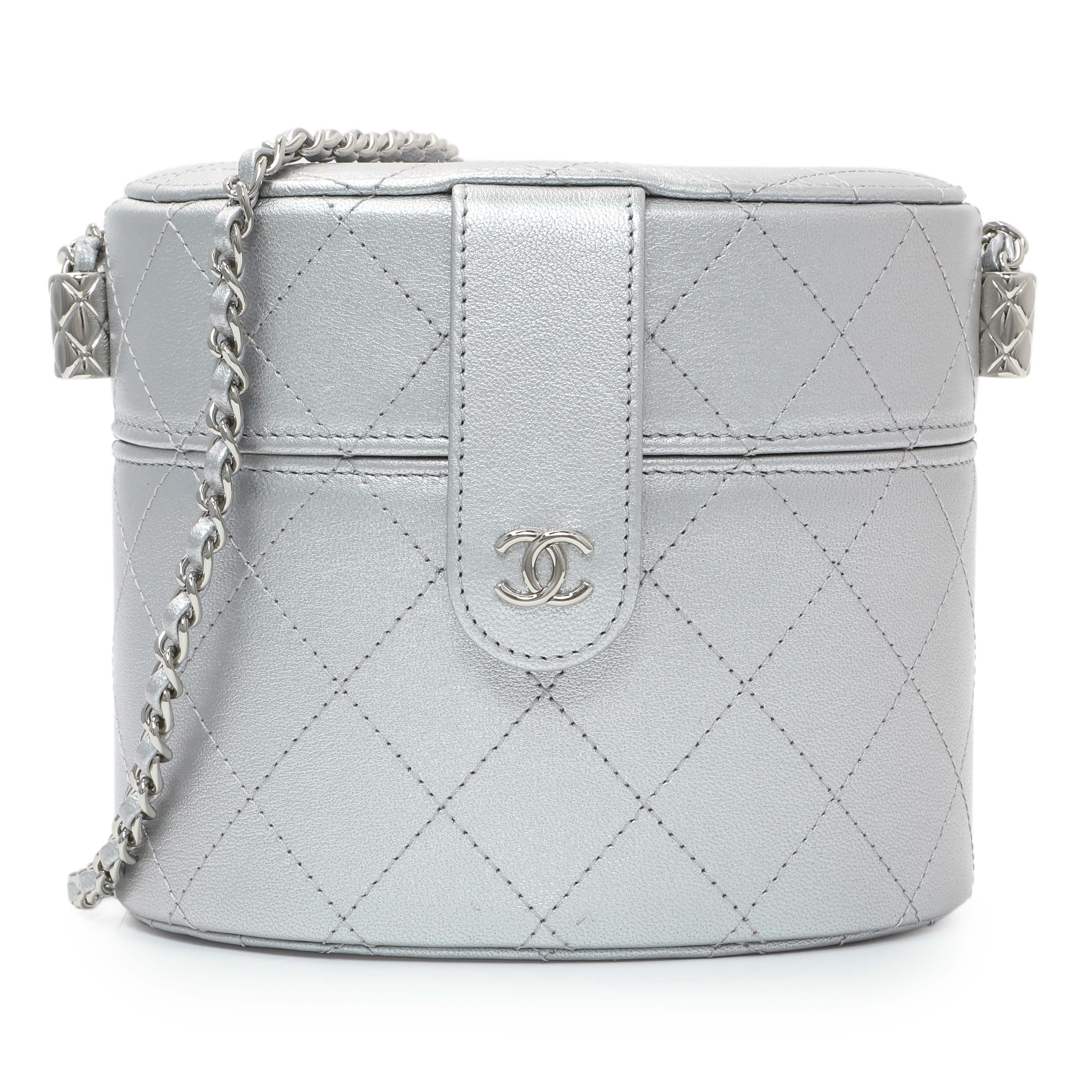 Chanel Silver Quilted Round Vanity Case With Chain – Modaselle