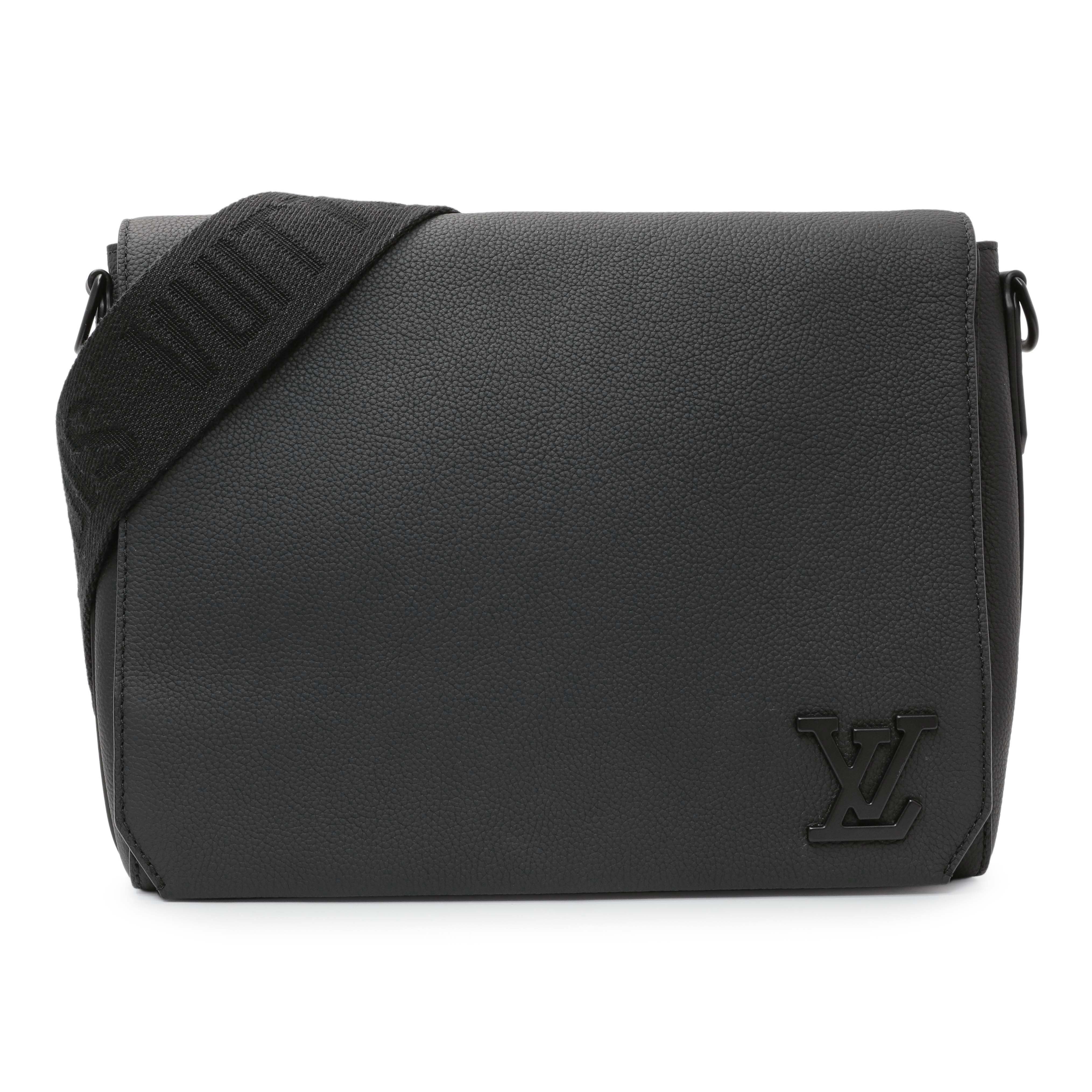 Louis Vuitton Black Grained Calfskin Aerogram Takeoff Messenger