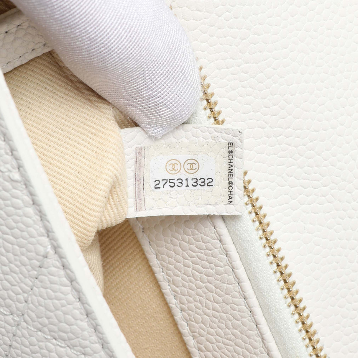 -6 items Wed June 24 ⬆️- Chanel White Quilted Caviar Chic Affinity Flap Handbags Chanel
