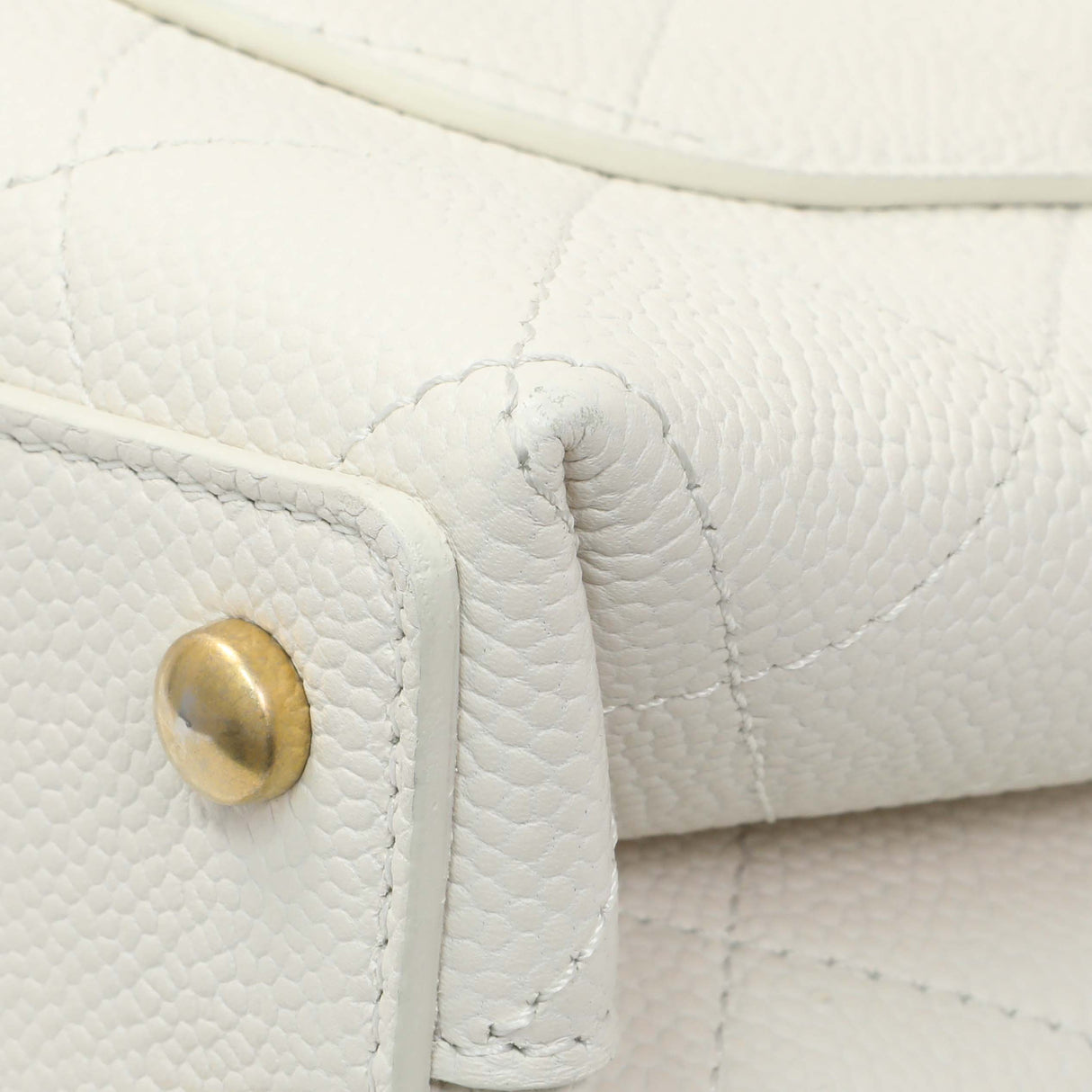 -6 items Wed June 24 ⬆️- Chanel White Quilted Caviar Chic Affinity Flap Handbags Chanel