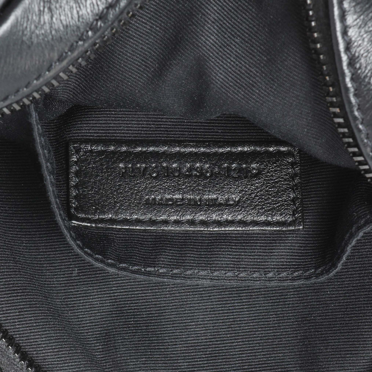 Saint Laurent Black Calfskin Matelasse Chevron Round Vinyle Camera Bag Handbags Saint Laurent