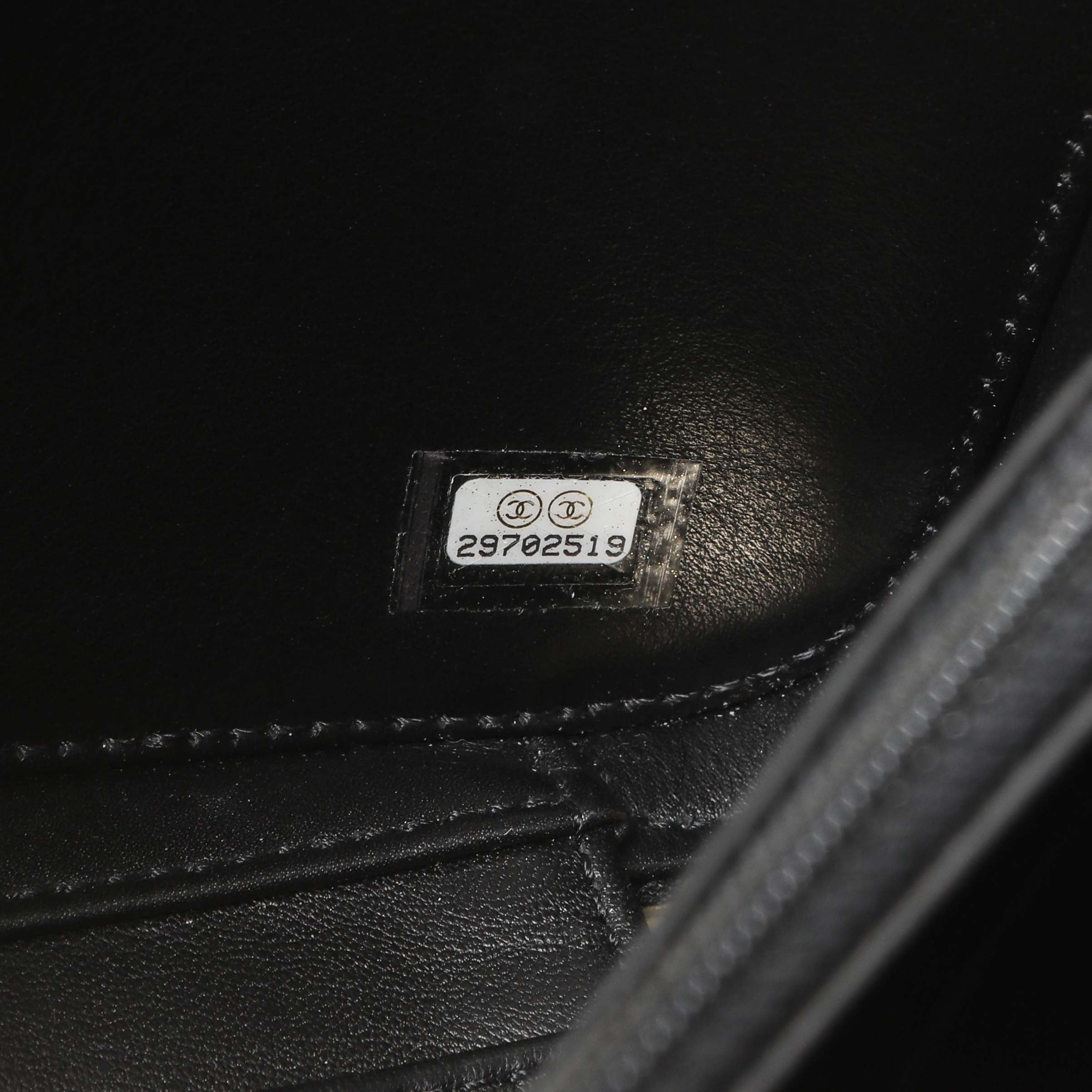 Chanel Black Caviar Quilted Medium CC Filigree Vanity Case – Modaselle