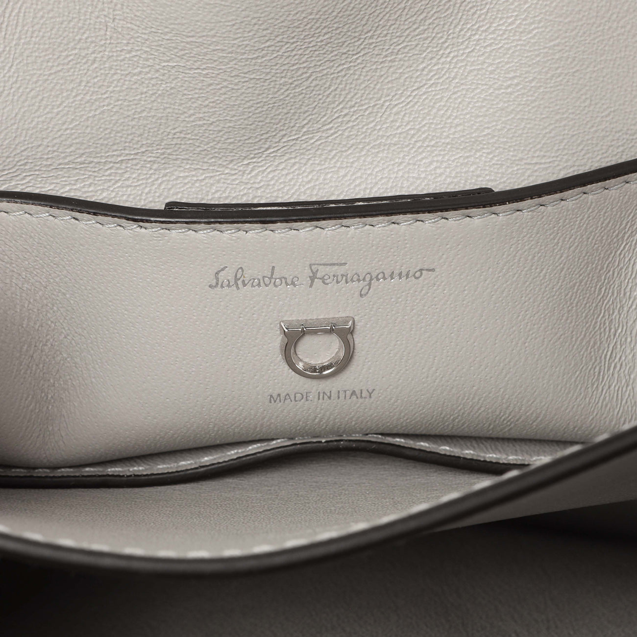 Salvatore Ferragamo ロゴポーチ グレー 中古・古着通販】Salvatore Ferragamo (サルヴァトーレ フェラガモ