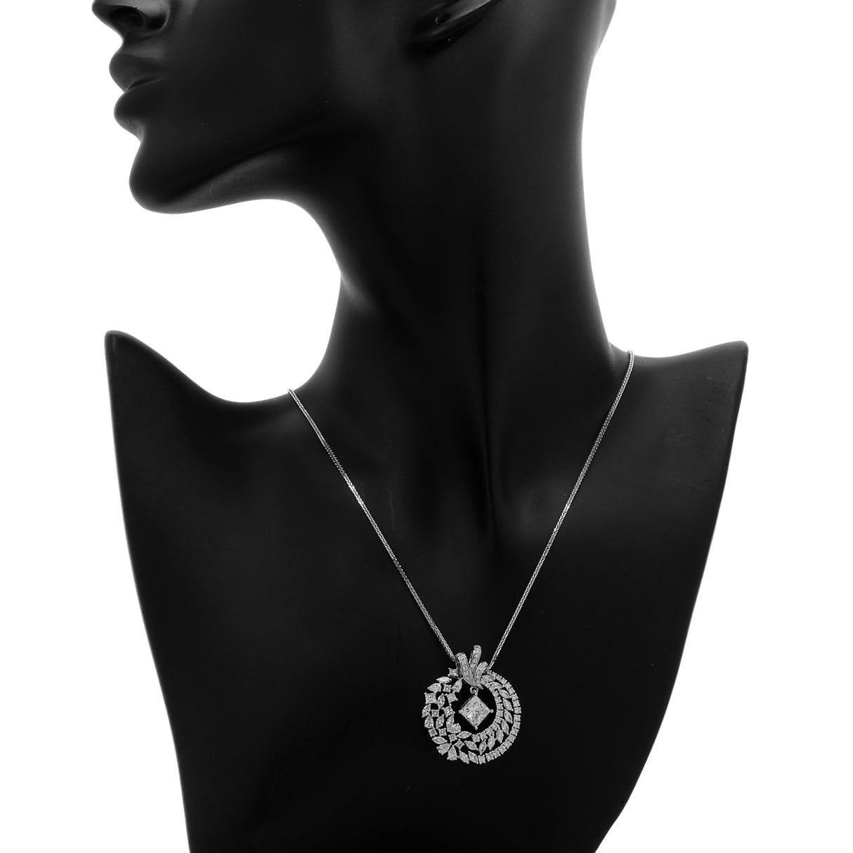 18K White Gold 2.01 Carat Princess Cut Diamond Wreath Pendant Fine Jewellery Modaselle