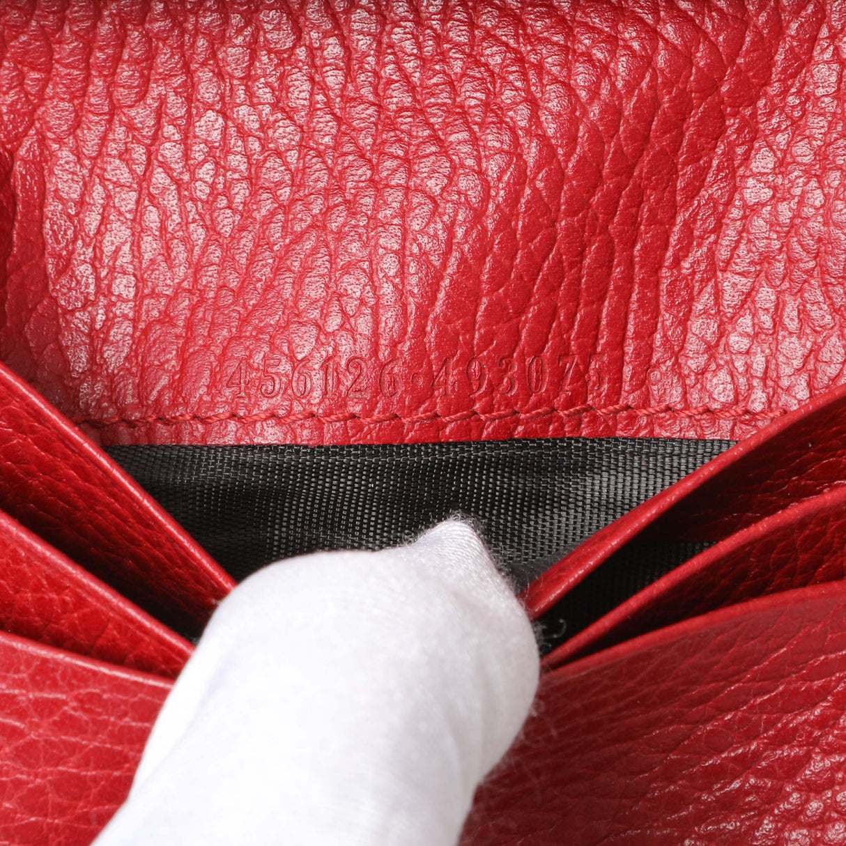 Gucci Red Pebbled Calfskin Marmont Card Wallet Handbags Gucci
