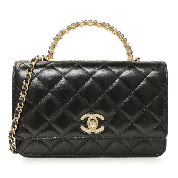 Links Golden Quilted Shiny Black Chanel iPhone13.14.15✨ 艶やかキルティング ✨CHANEL黒×ゴールド Top Bag Flap Handle iPhoneアクセサリー