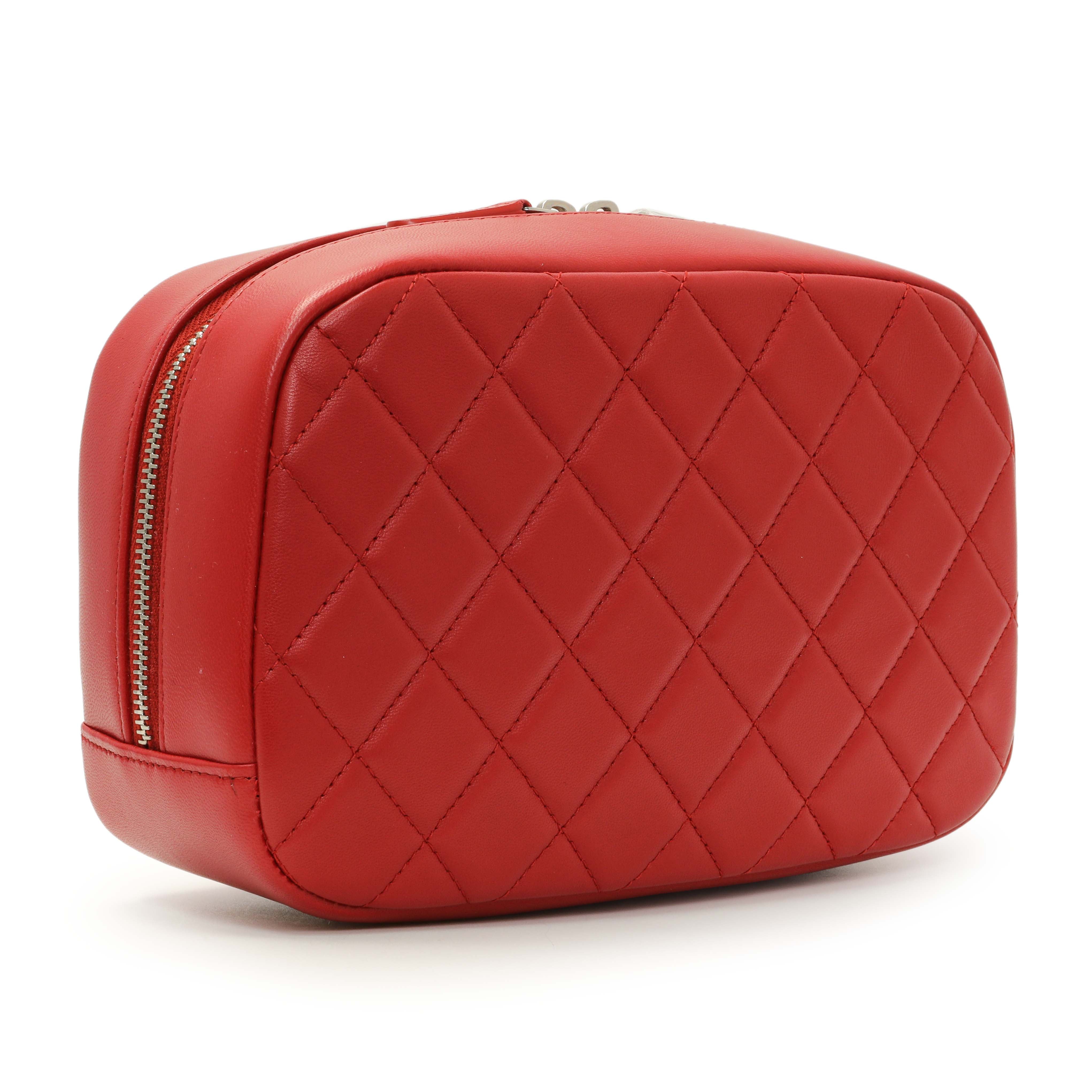 CHANEL レッド ポーチ Chanel Red Quilted Lambskin Curvy Pouch Cosmetic Case – Modaselle