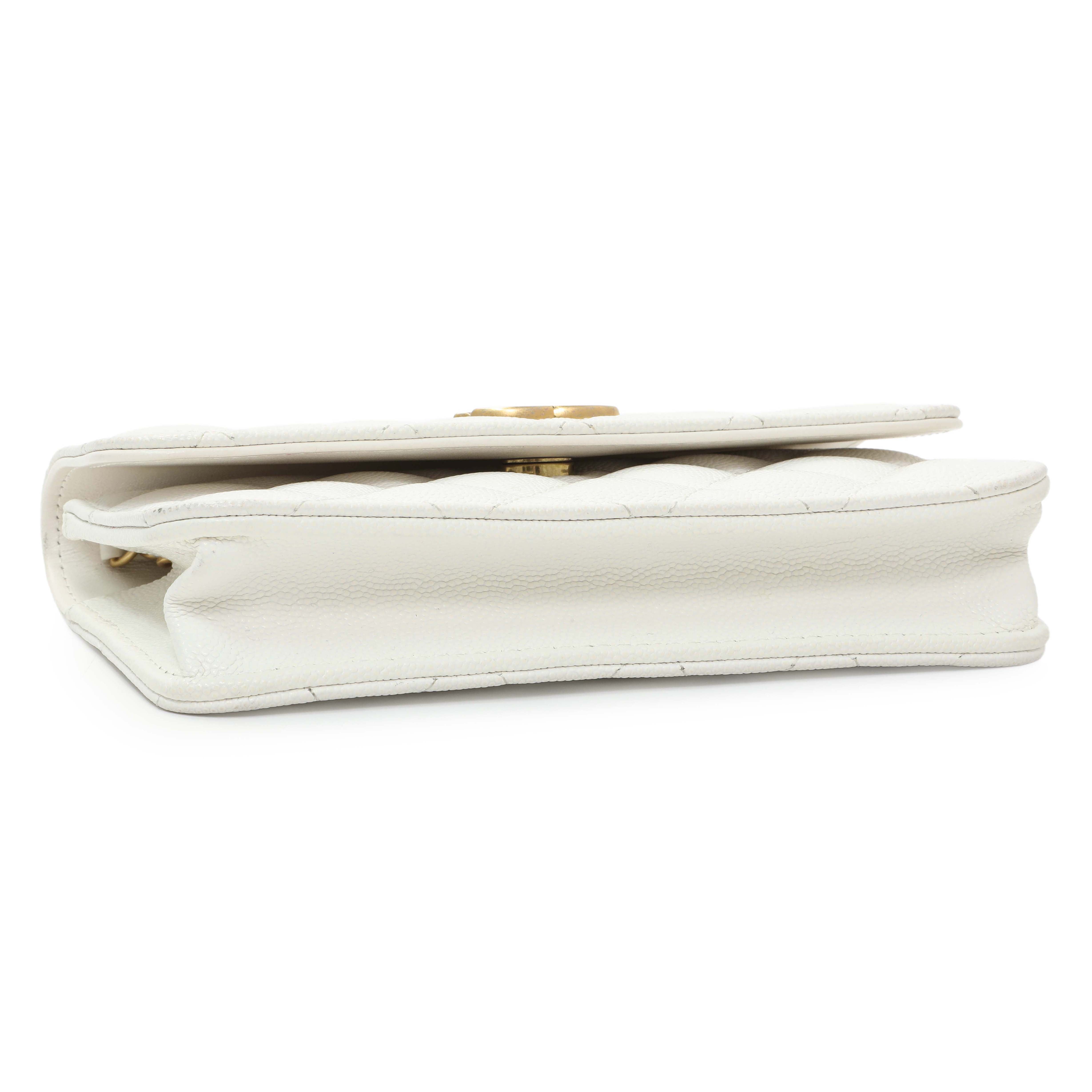 Chanel White Caviar Quilted Flap Phone Holder With Chain – Modaselle