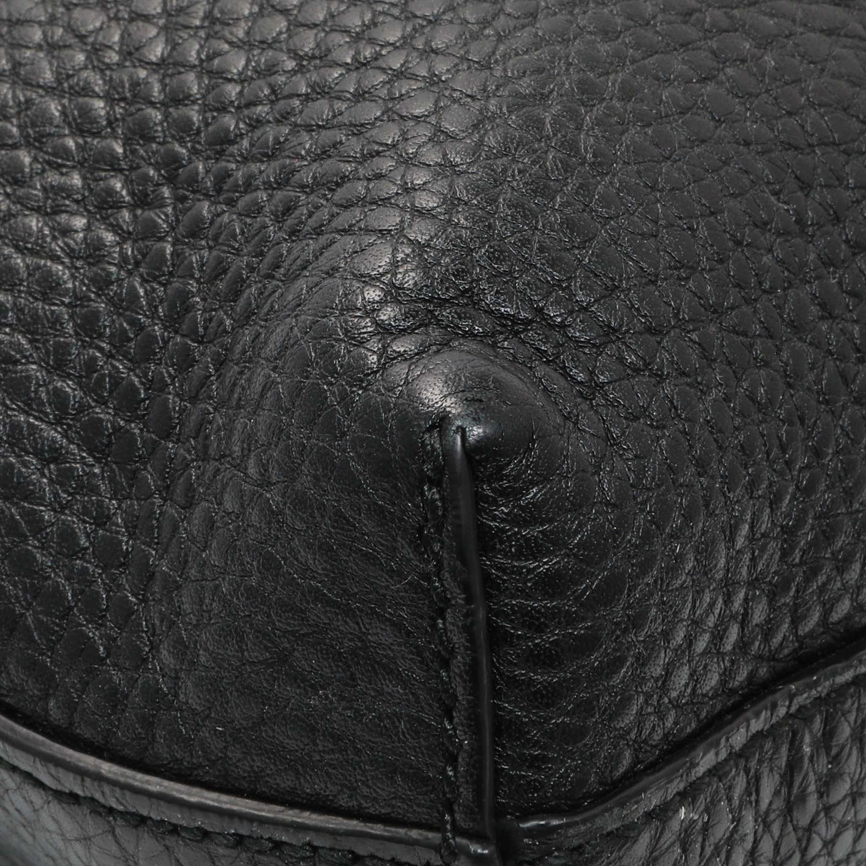 Gucci Black Pebbled Calfskin Medium Soho Messenger Bag