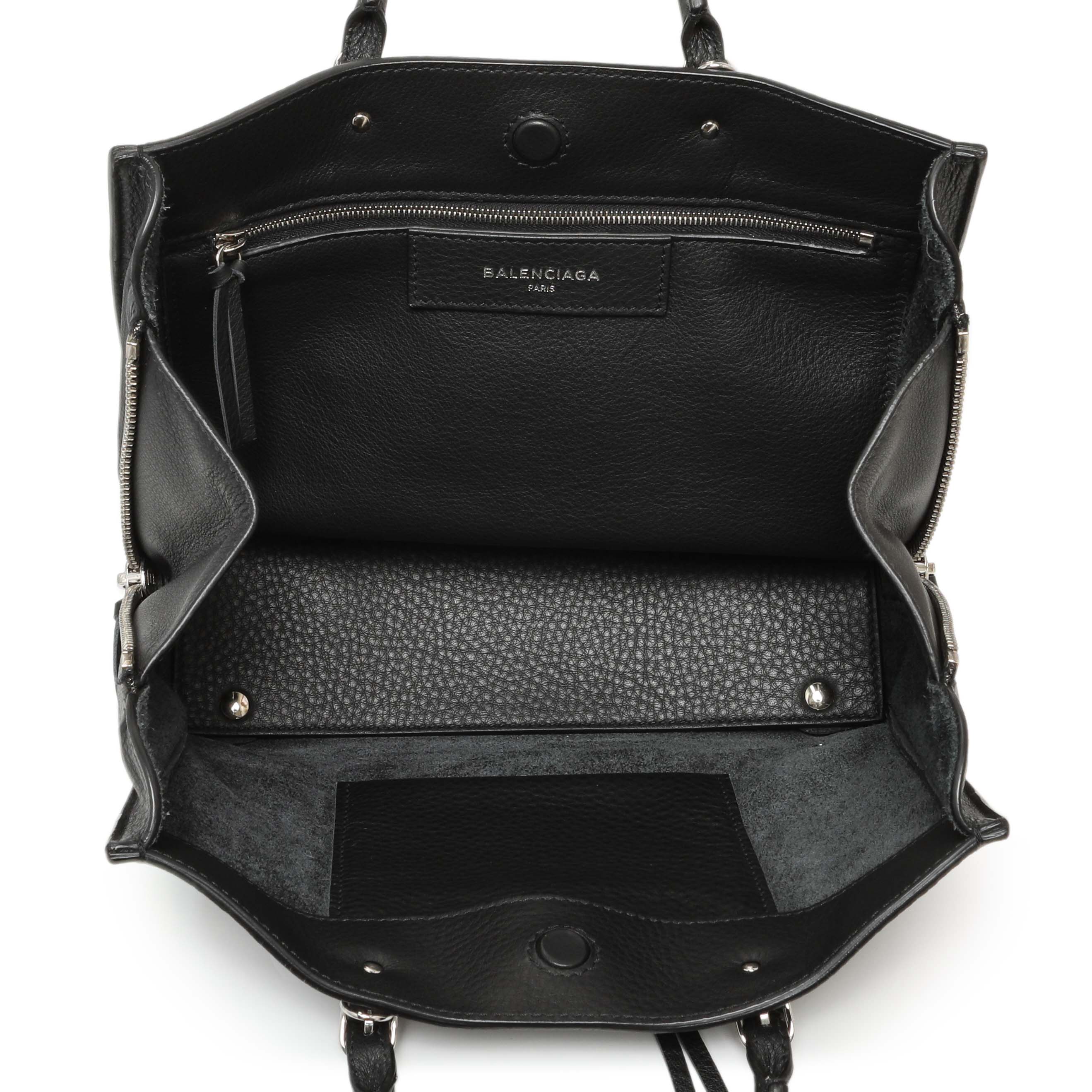 バレンシアガ ペーパー A6 Balenciaga Black Veau Papier A6 Zip Around Black Tote – Modaselle