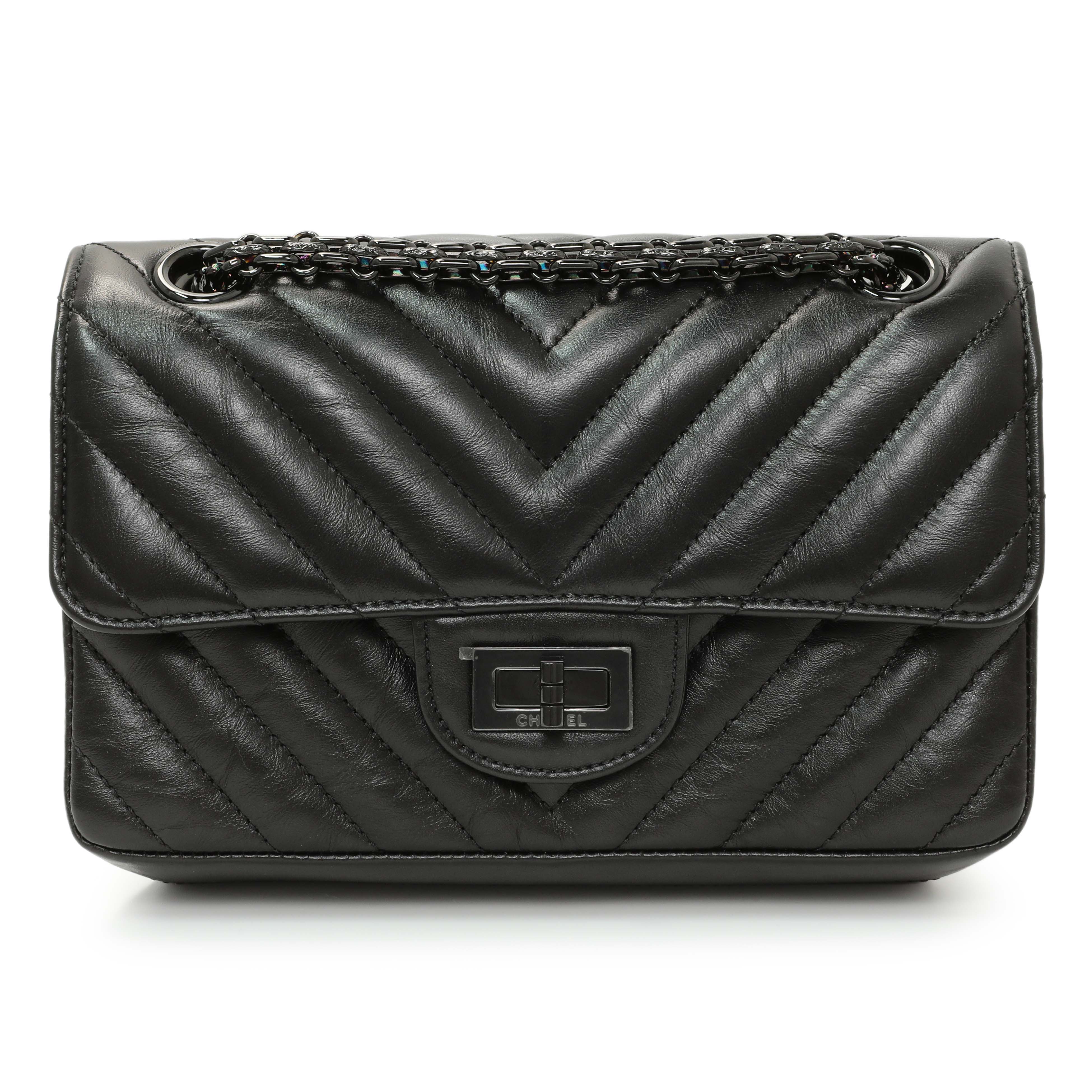 CHANEL 含むデパコス Chanel Black Aged Calfskin Chevron 2.55 Reissue Flap 224 – Modaselle