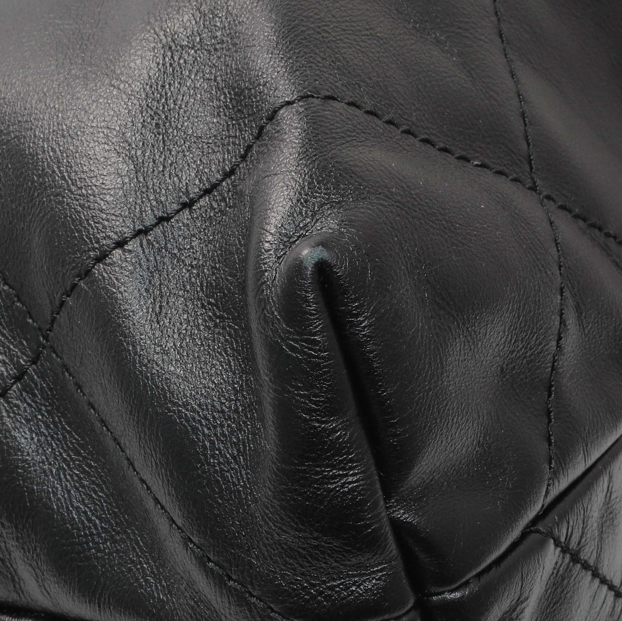 Chanel Black Shiny Calfskin Quilted Small Chanel 22