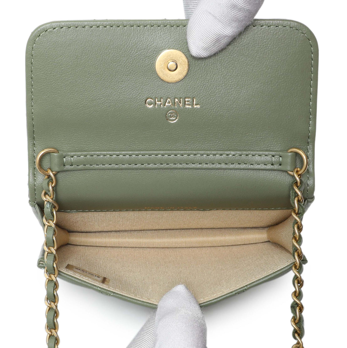 6 items Mon August 3rd ⬆️Chanel Green Quilted Lambskin Pearl Crush Clutch With Chain Handbags Chanel