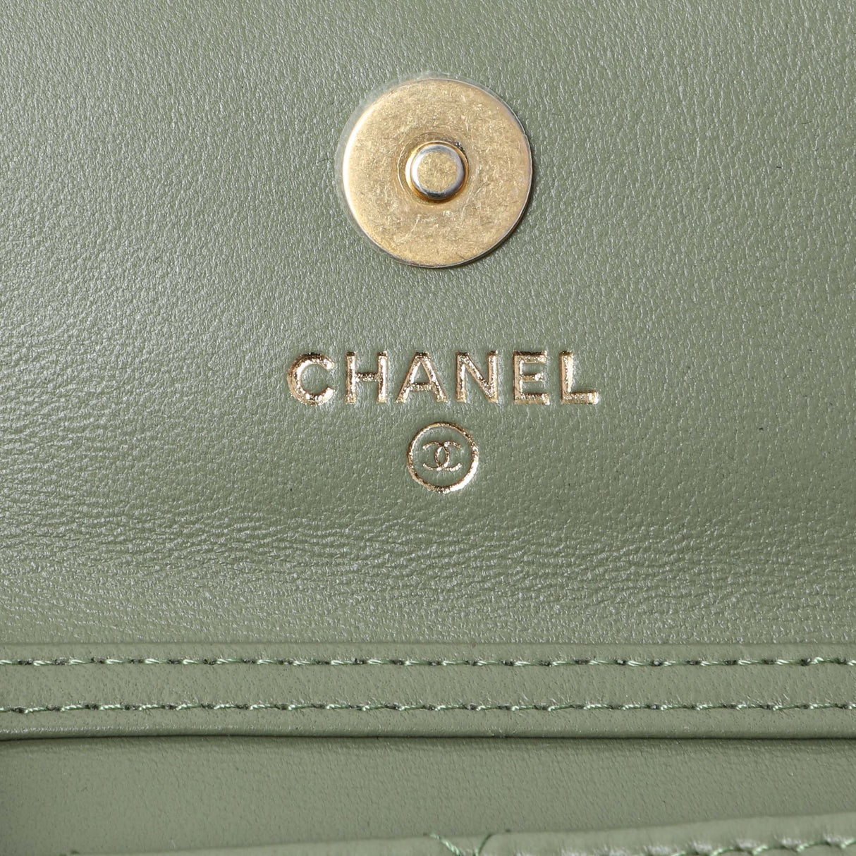 6 items Mon August 3rd ⬆️Chanel Green Quilted Lambskin Pearl Crush Clutch With Chain Handbags Chanel