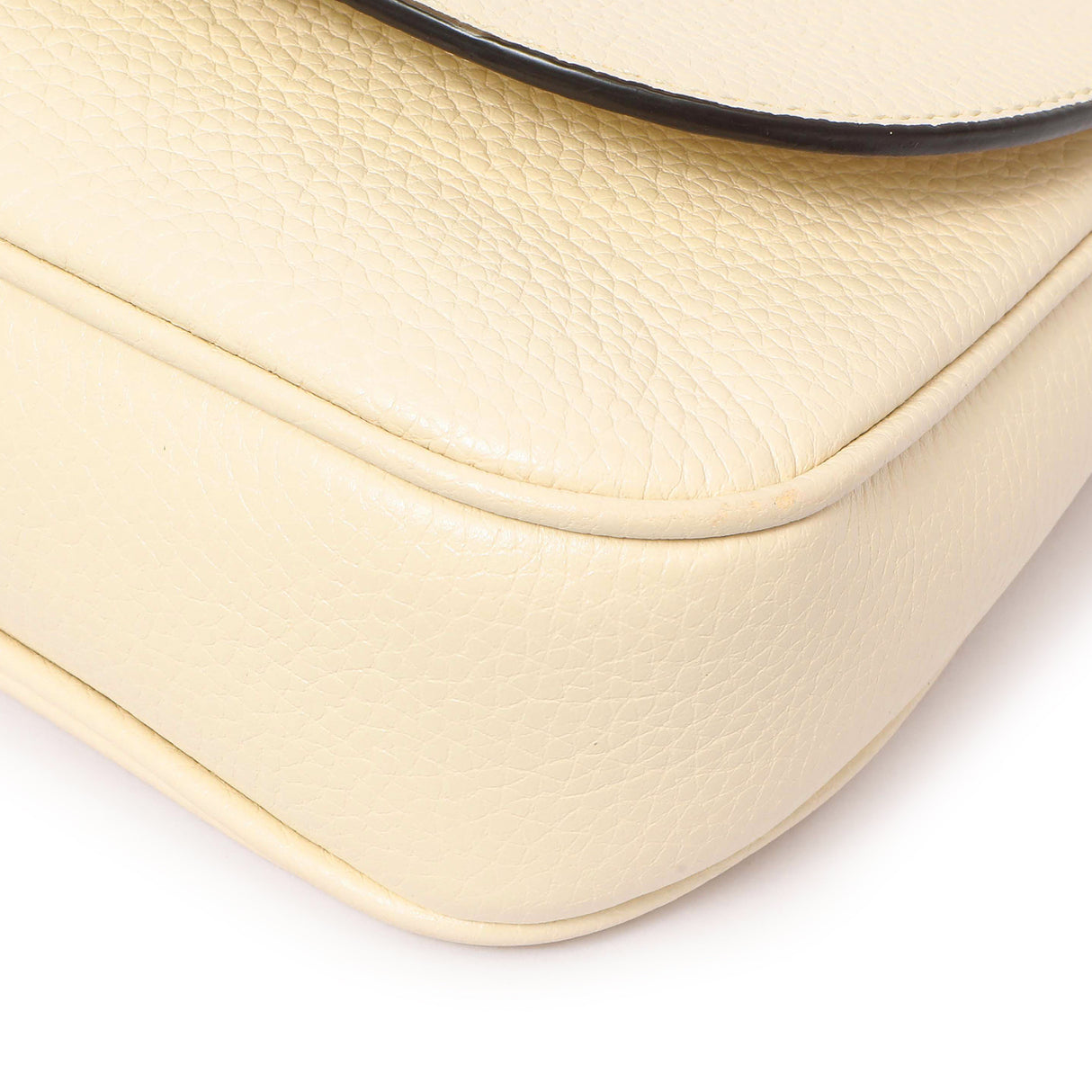 Gucci Ivory Pebbled Calfskin Medium Soho Flap Crossbody